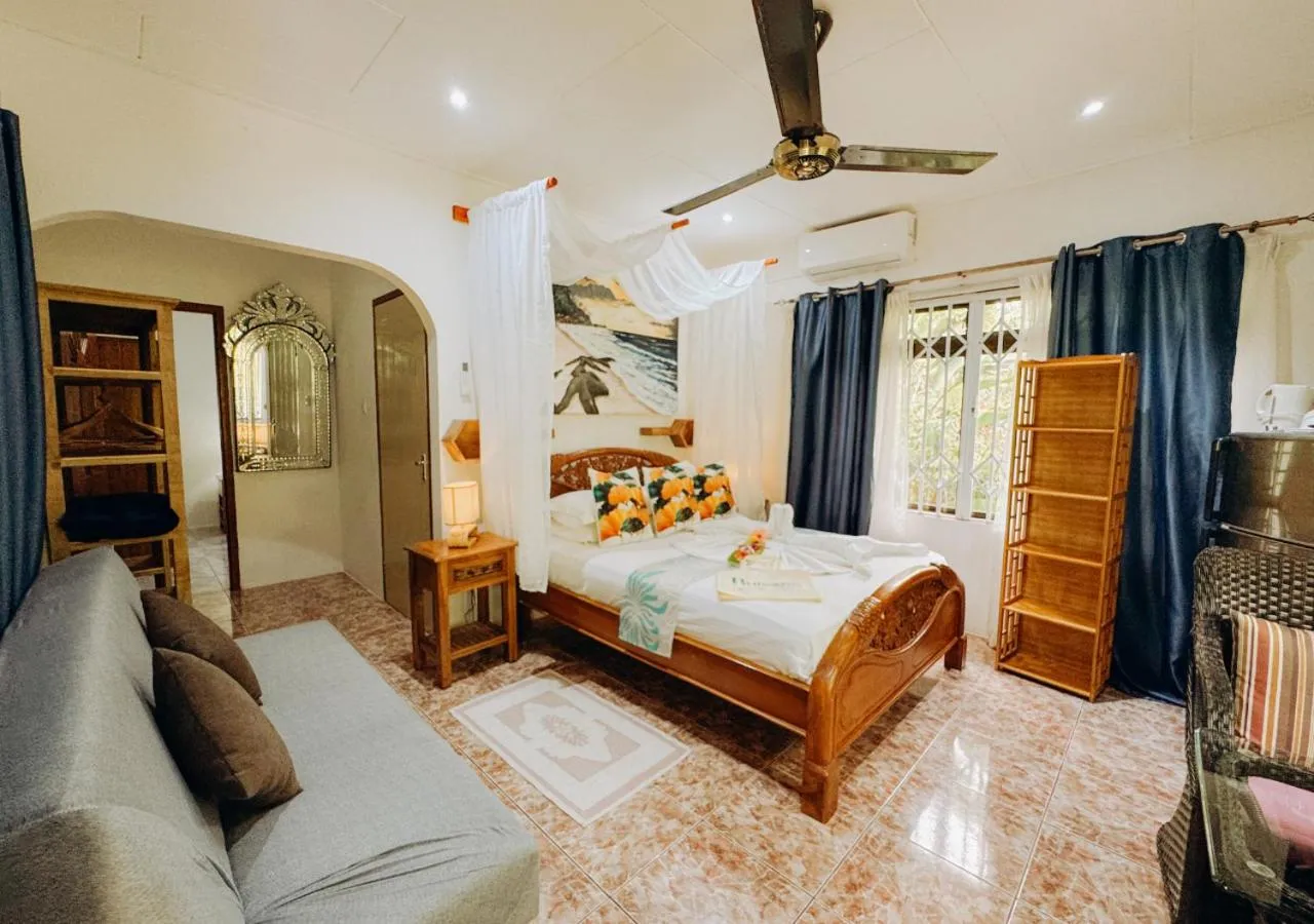 Bedroom, Bed in Buisson Guesthouse