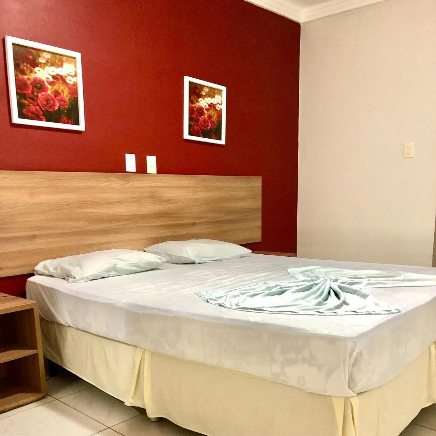 Bed in Tropical Praia Hotel