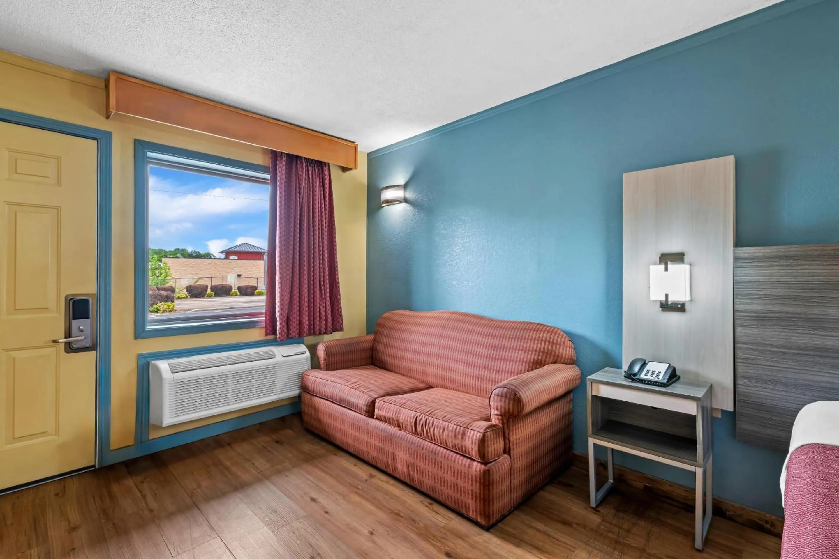 Bedroom in Econo Lodge Charlotte Airport Area