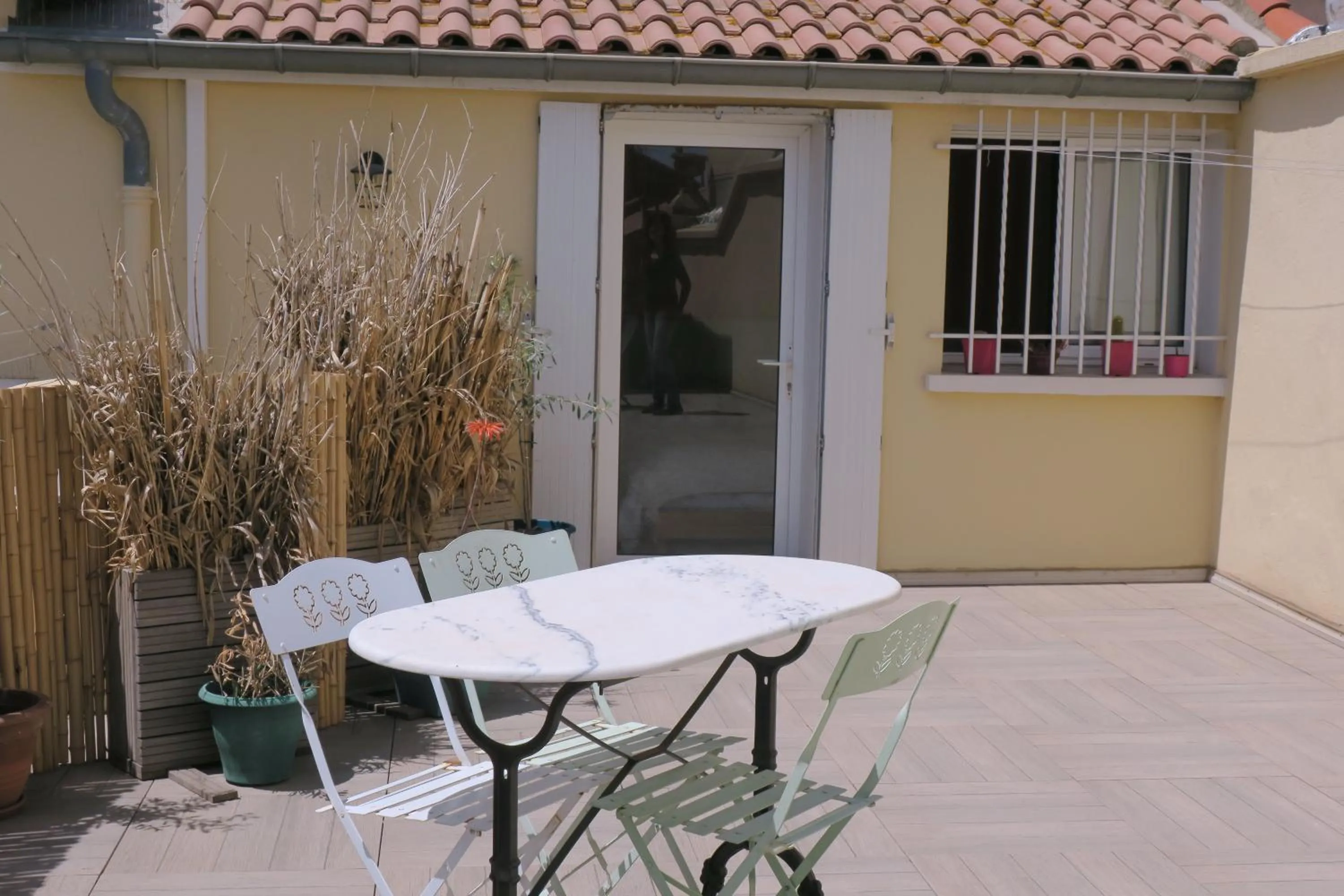 Balcony/Terrace in B&B Le Patio En Ville - Chambres d'hôtes
