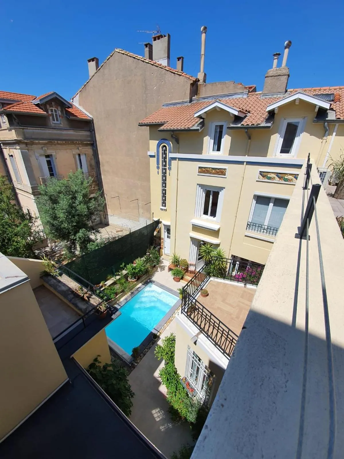 Garden view in B&B Le Patio En Ville - Chambres d'hôtes