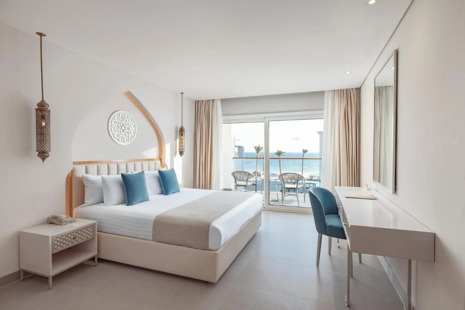 Bedroom, Bed in Sunrise Remal Beach Resort