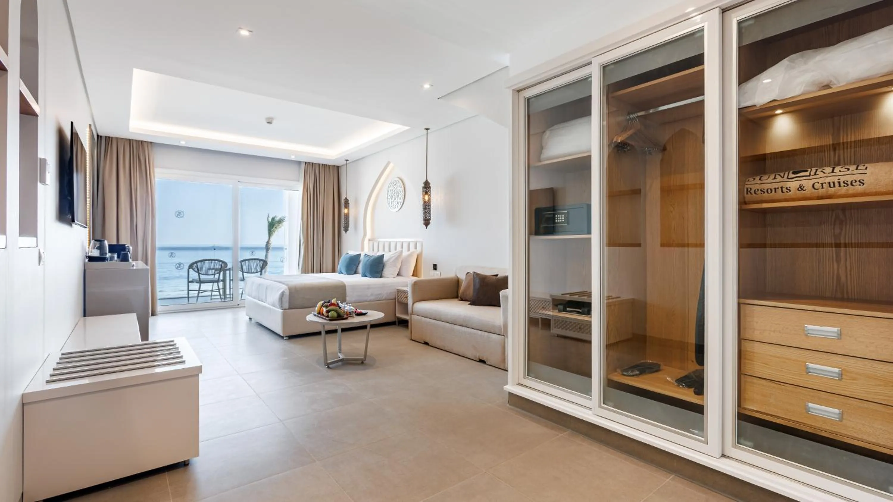 Bedroom, Bed in Sunrise Remal Beach Resort