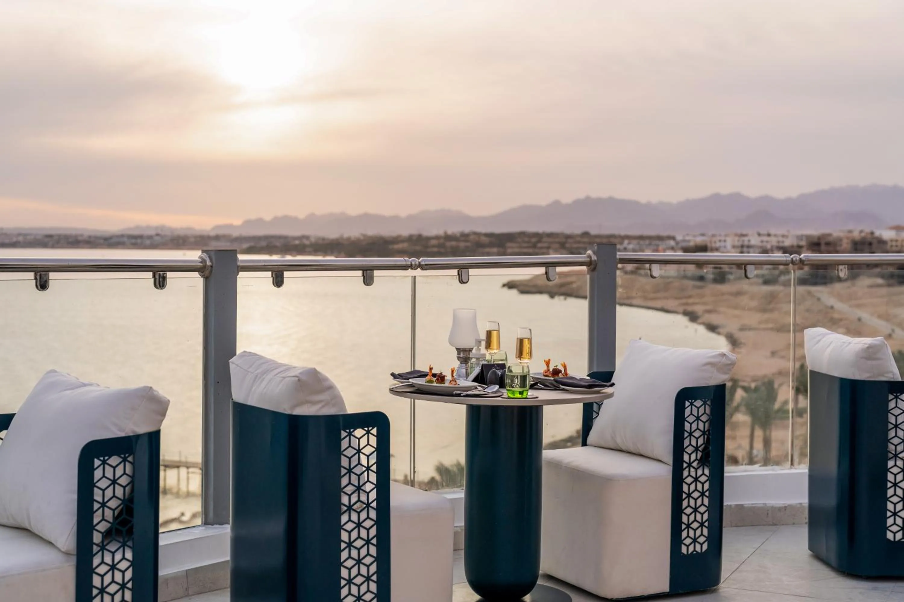 Restaurant/places to eat in Sunrise Remal Beach Resort