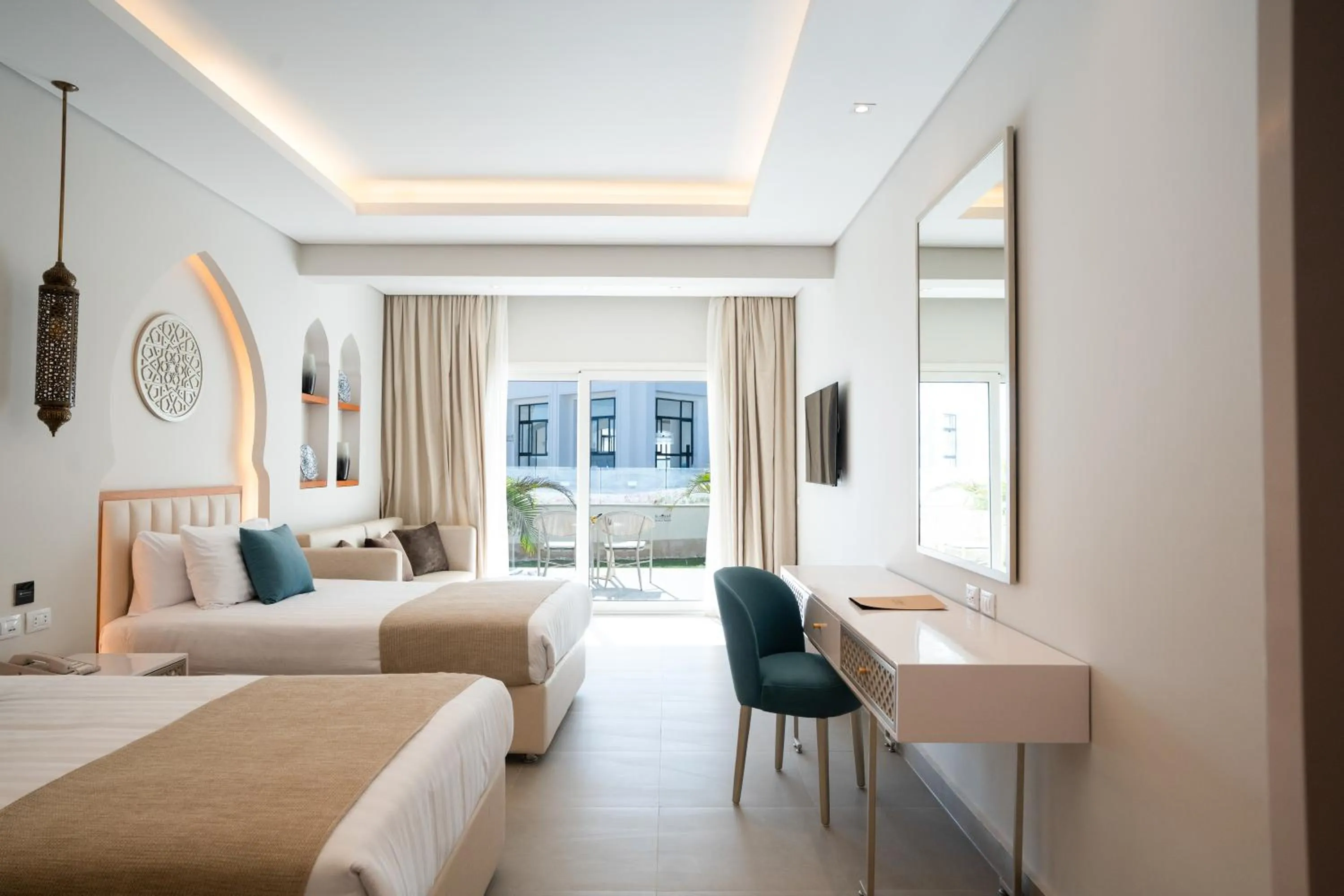 Bedroom, Bed in Sunrise Remal Beach Resort