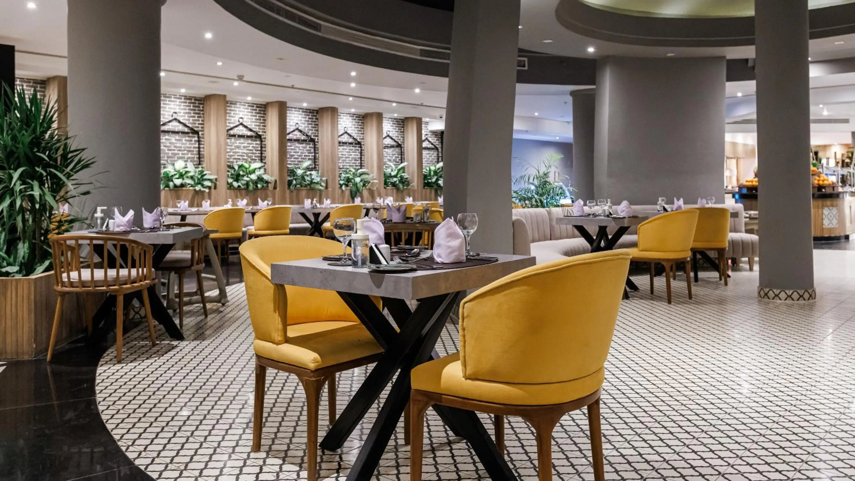 Restaurant/places to eat in Sunrise Remal Beach Resort