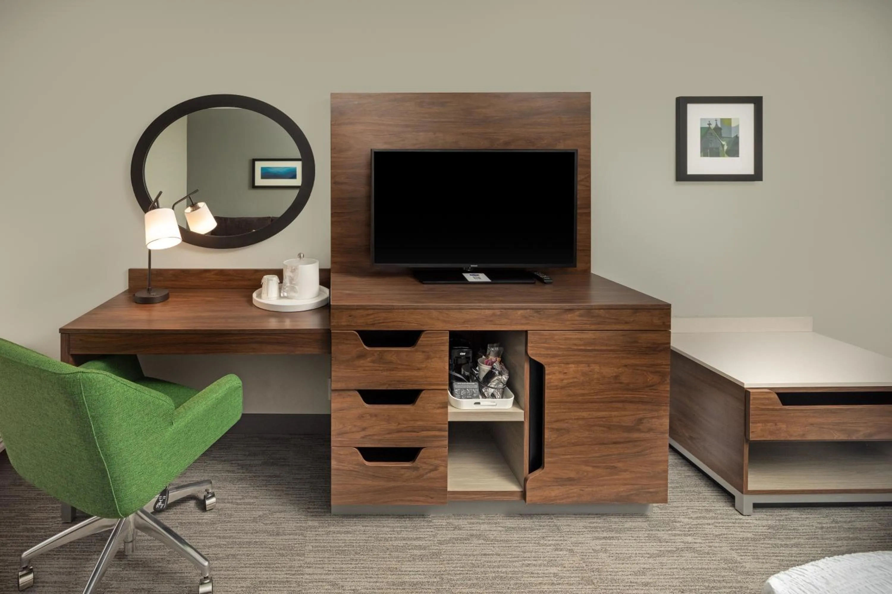 TV and multimedia in Hampton Inn Asheville-Tunnel Road