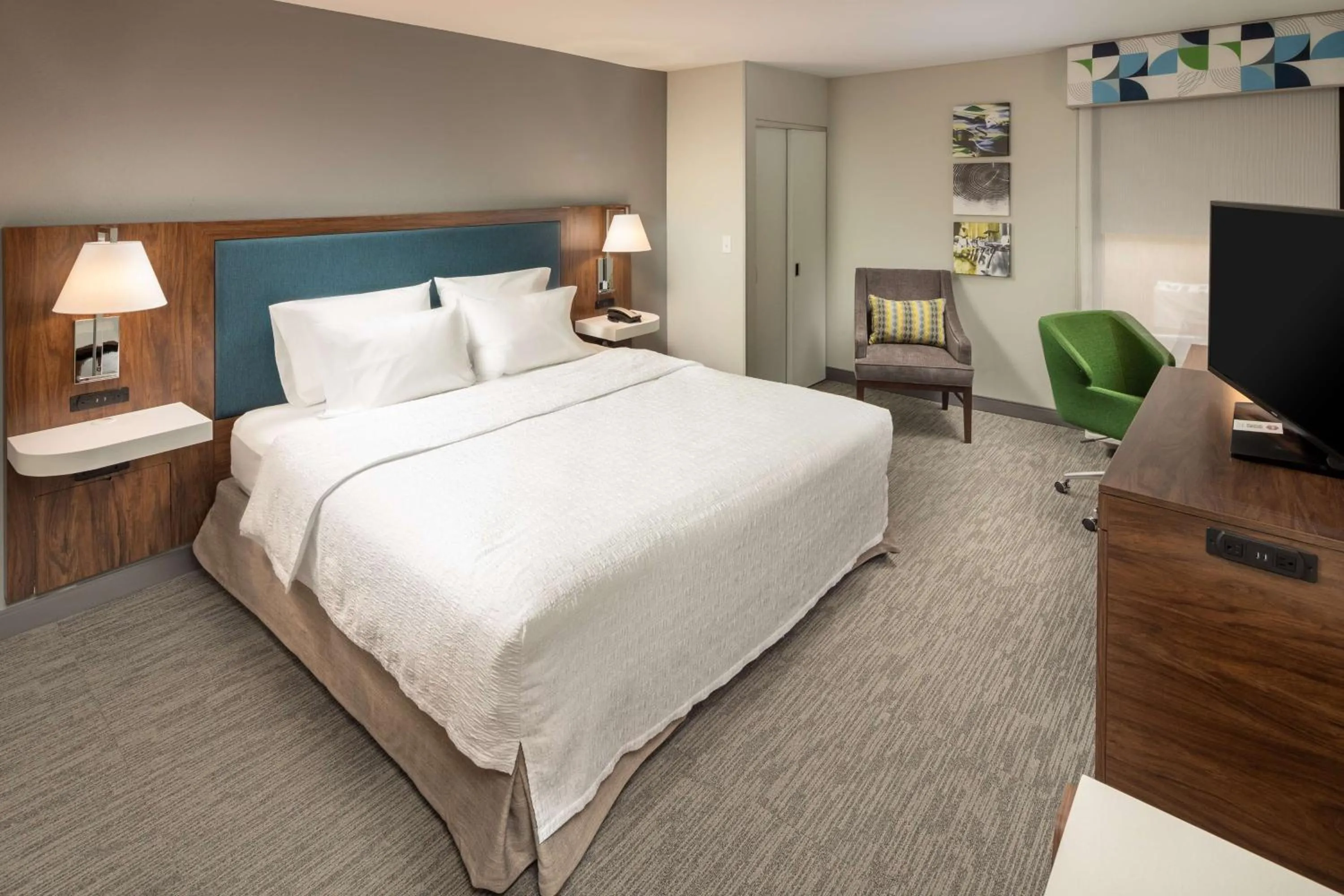 Bedroom, Bed in Hampton Inn Asheville-Tunnel Road