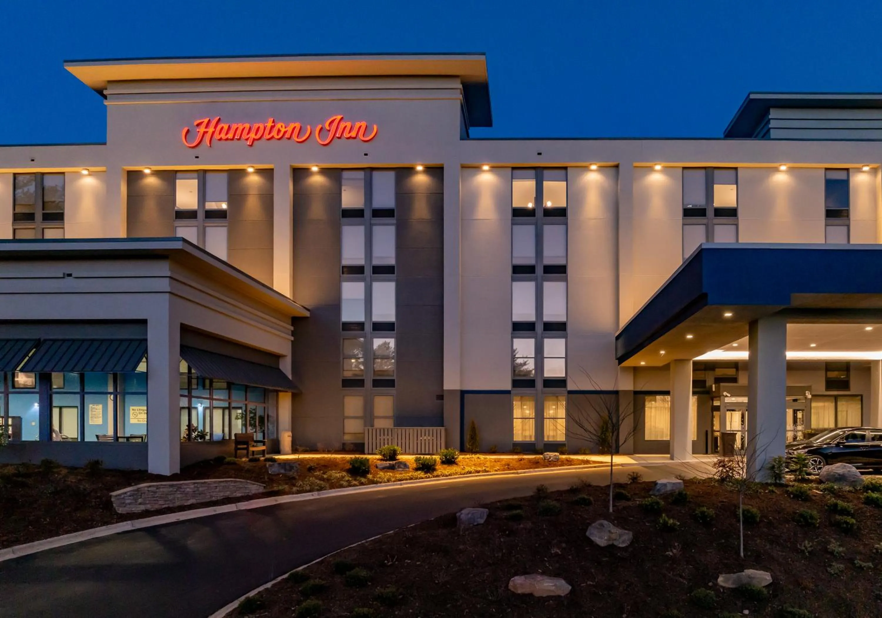 Property building in Hampton Inn Asheville-Tunnel Road