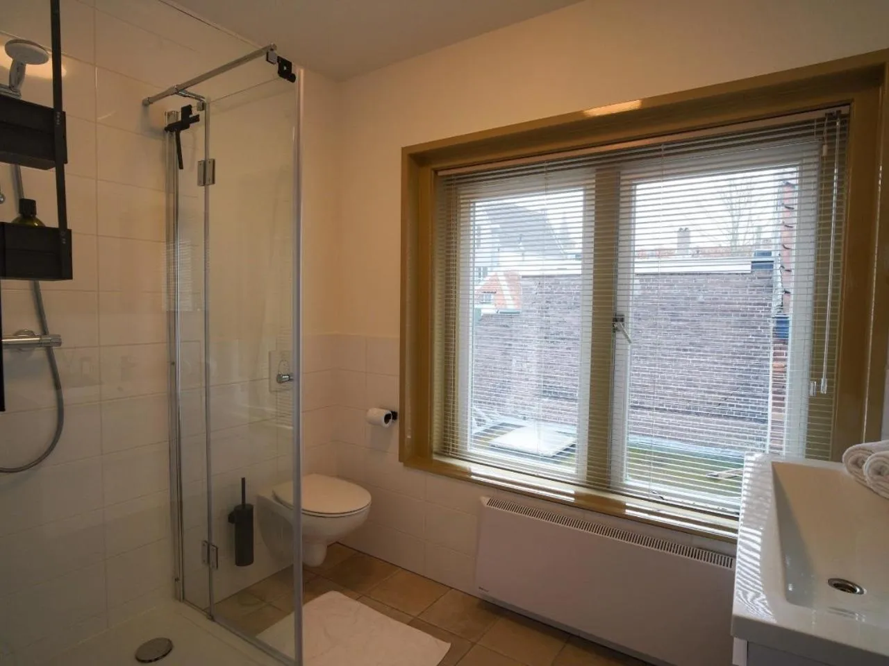 Toilet in Long John's Pub & Hotel