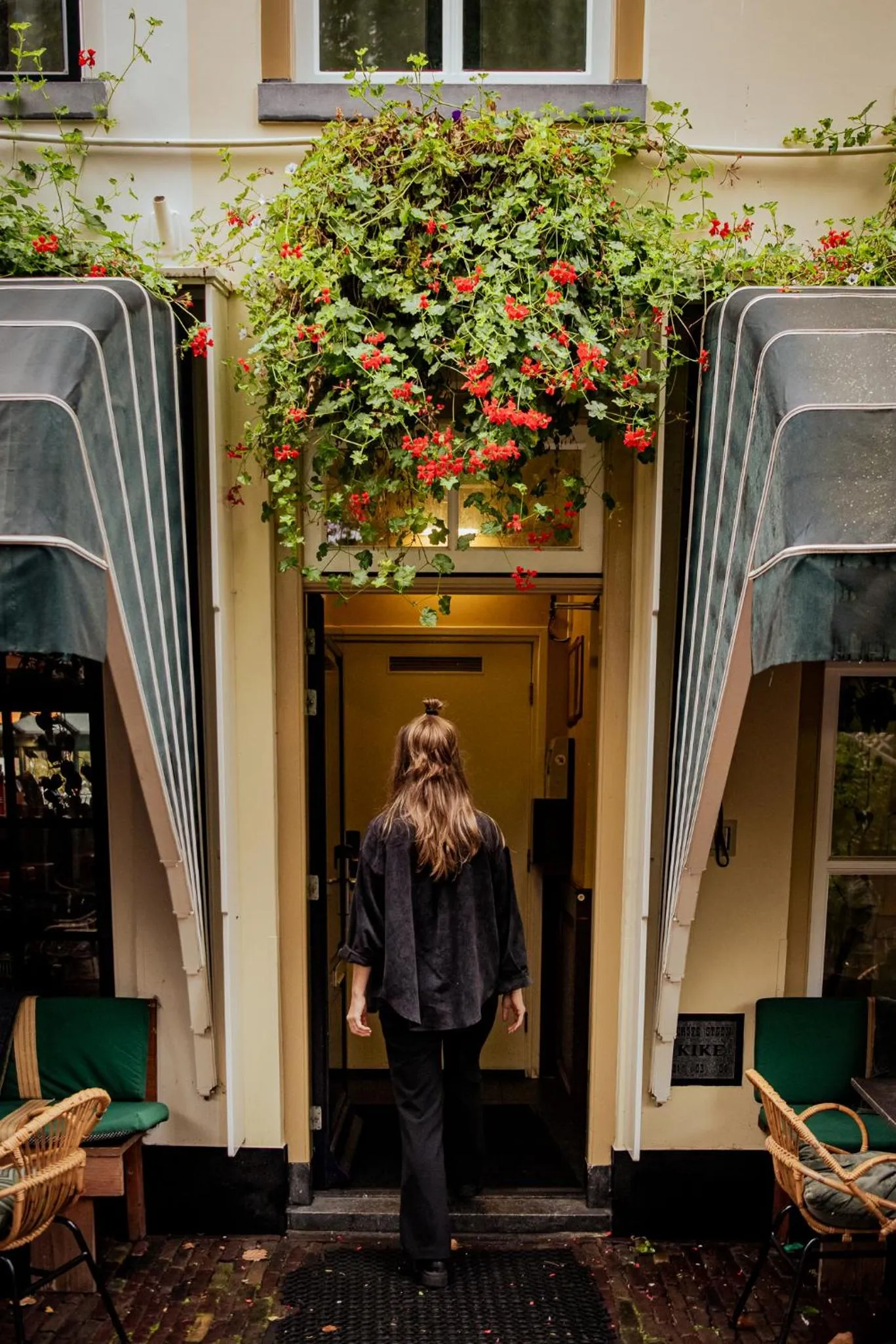 Property building in Long John's Pub & Hotel