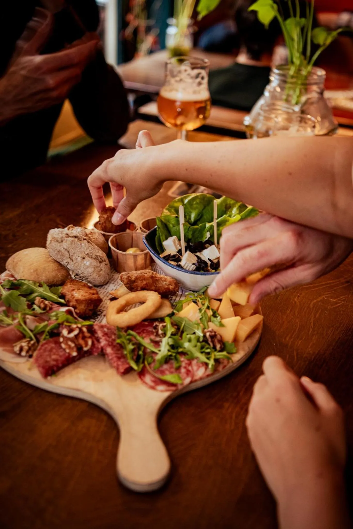 Food and drinks in Long John's Pub & Hotel