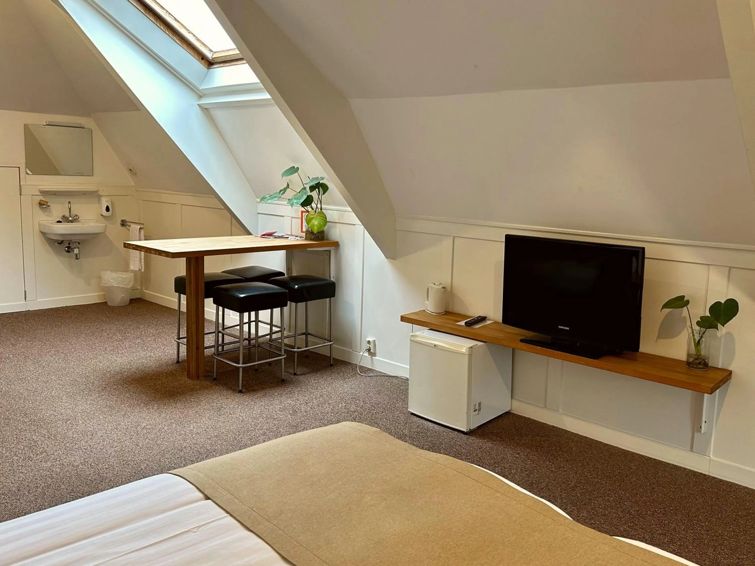 Living room in Long John's Pub & Hotel