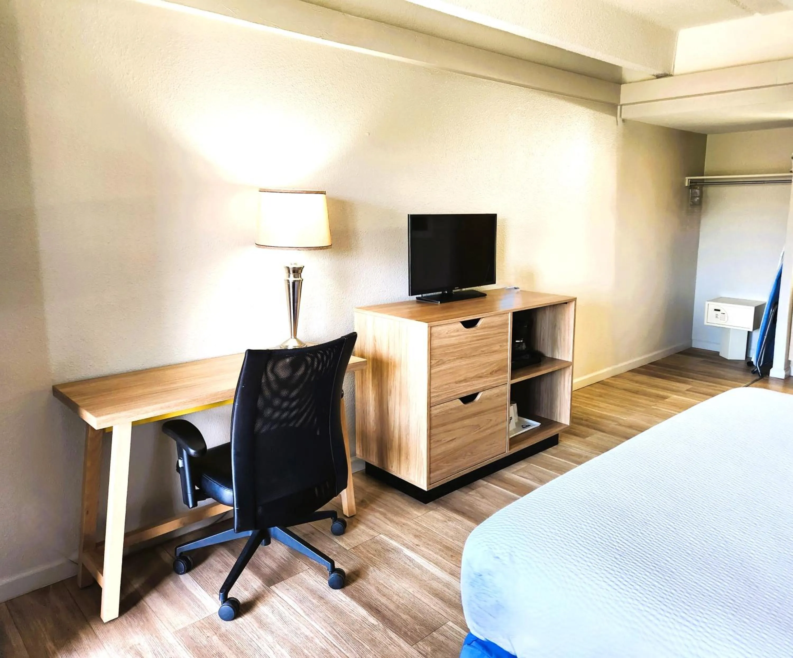 Bed in Days Inn by Wyndham Denver Downtown