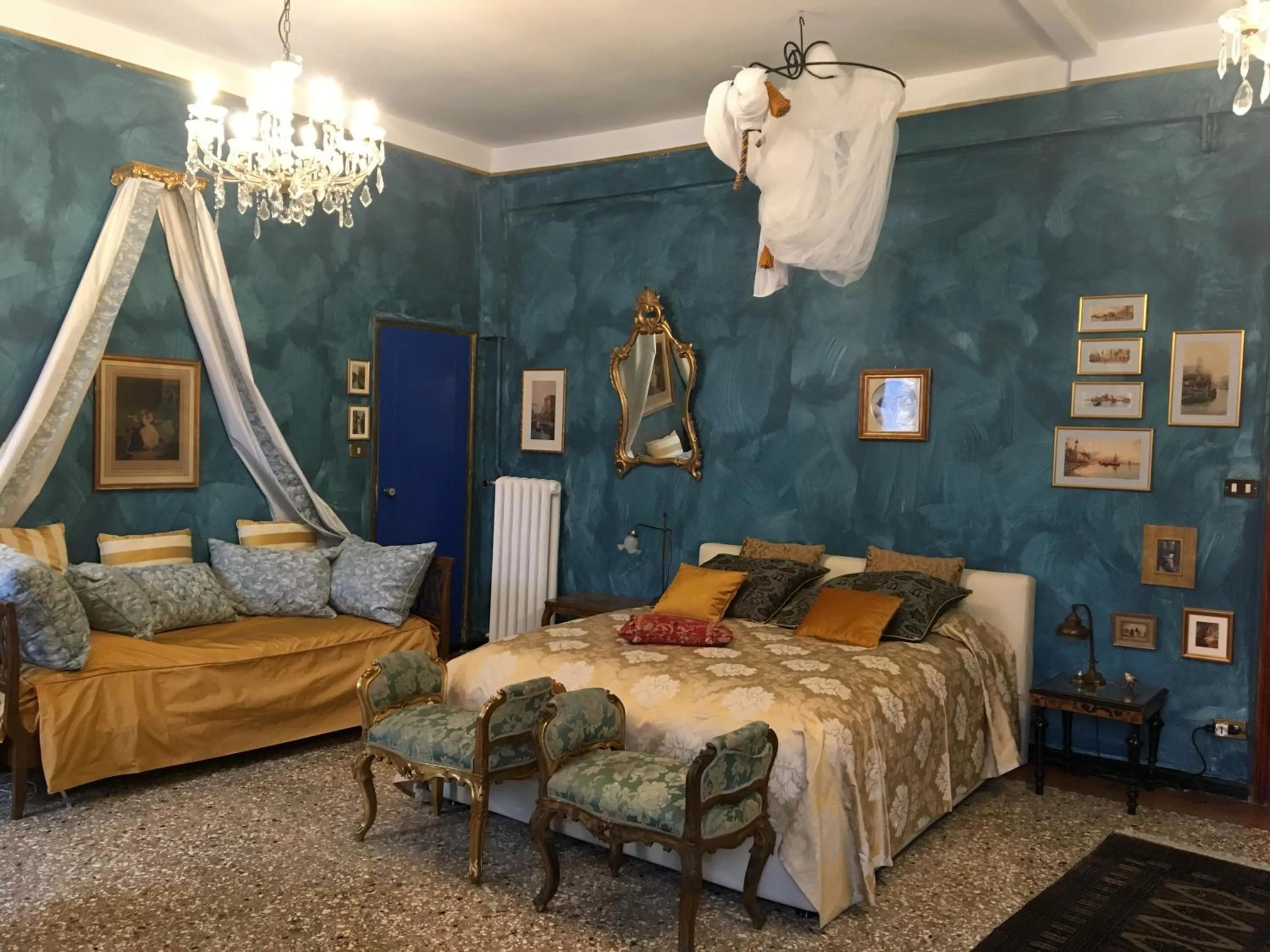 Photo of the whole room, Bed in La Chambre D'Ella