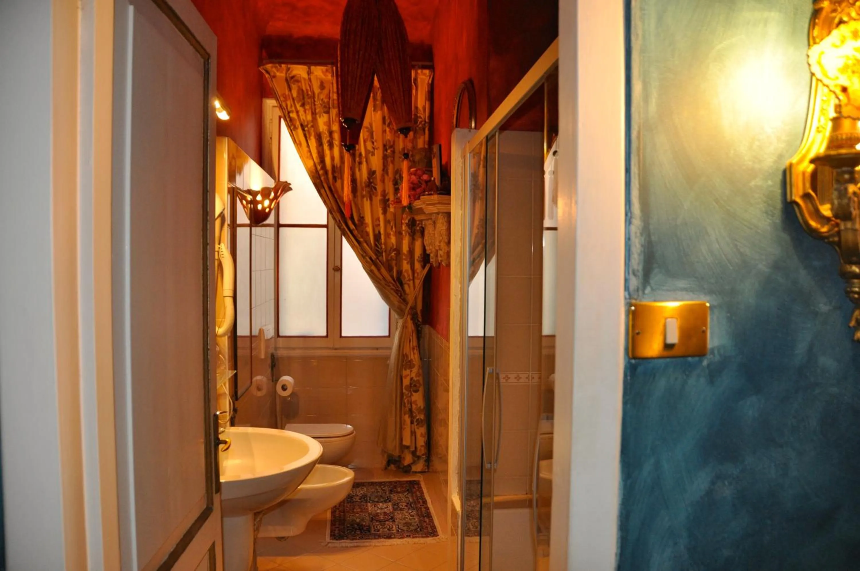 Shower in La Chambre D'Ella