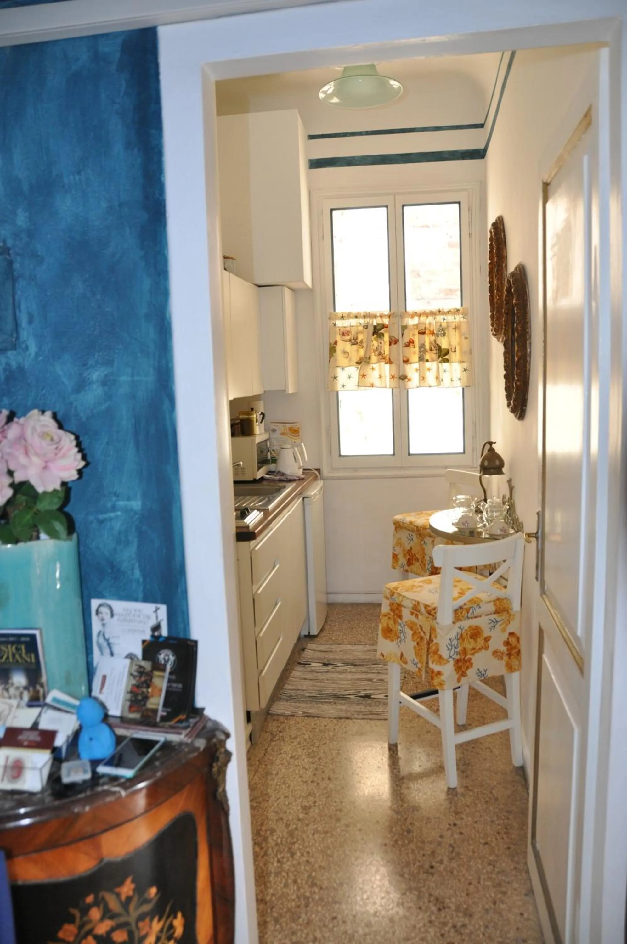 Kitchen or kitchenette in La Chambre D'Ella