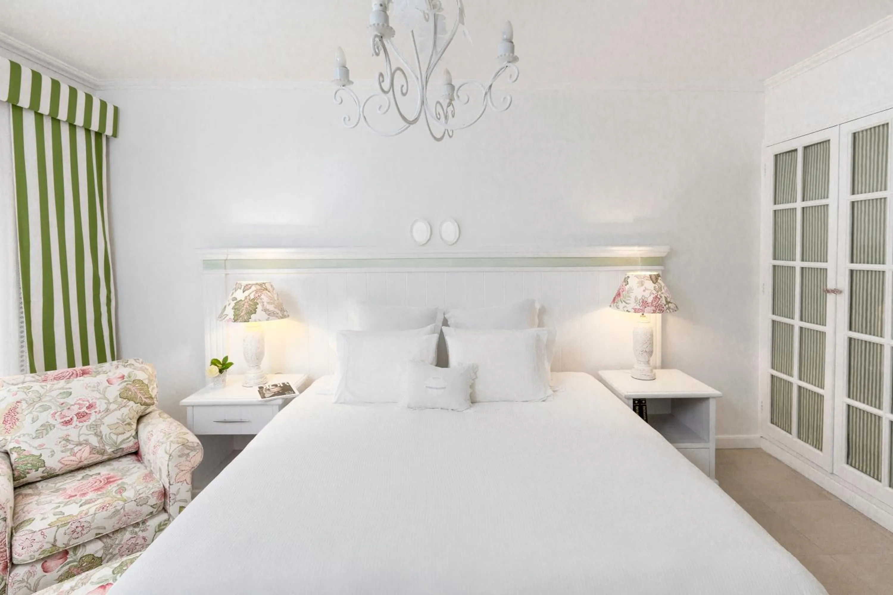 Photo of the whole room, Bed in La Mision Hotel Boutique