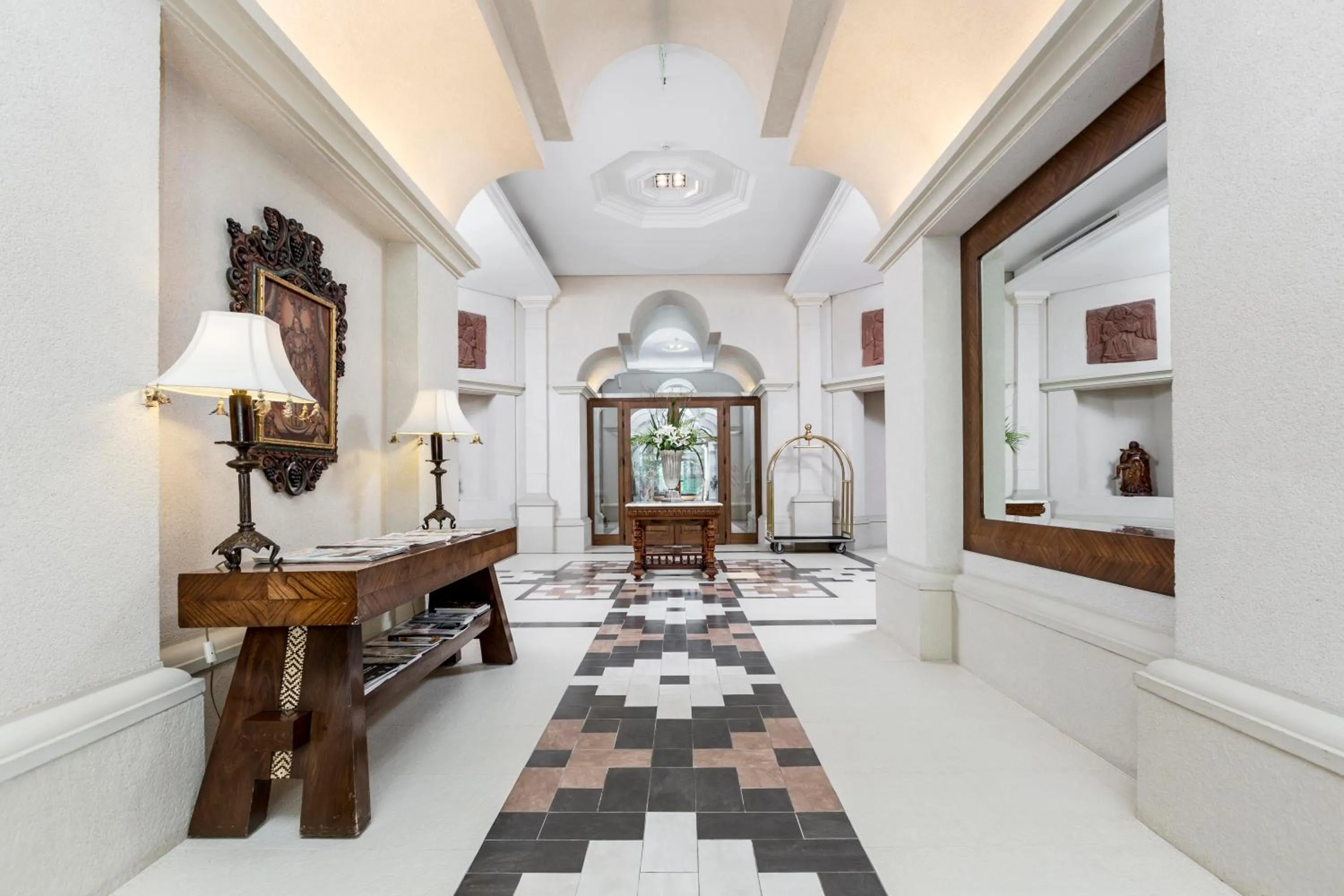 Lobby or reception in La Mision Hotel Boutique