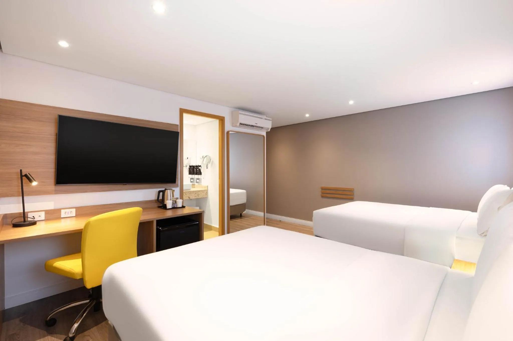 Photo of the whole room, Bed in Holiday Inn Sao Paulo Parque Anhembi by IHG