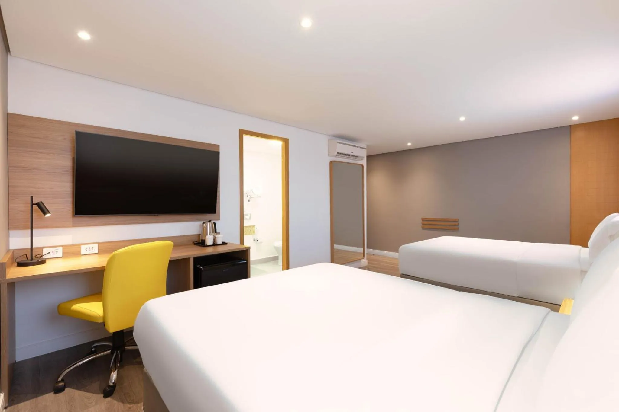 Photo of the whole room, Bed in Holiday Inn Sao Paulo Parque Anhembi by IHG