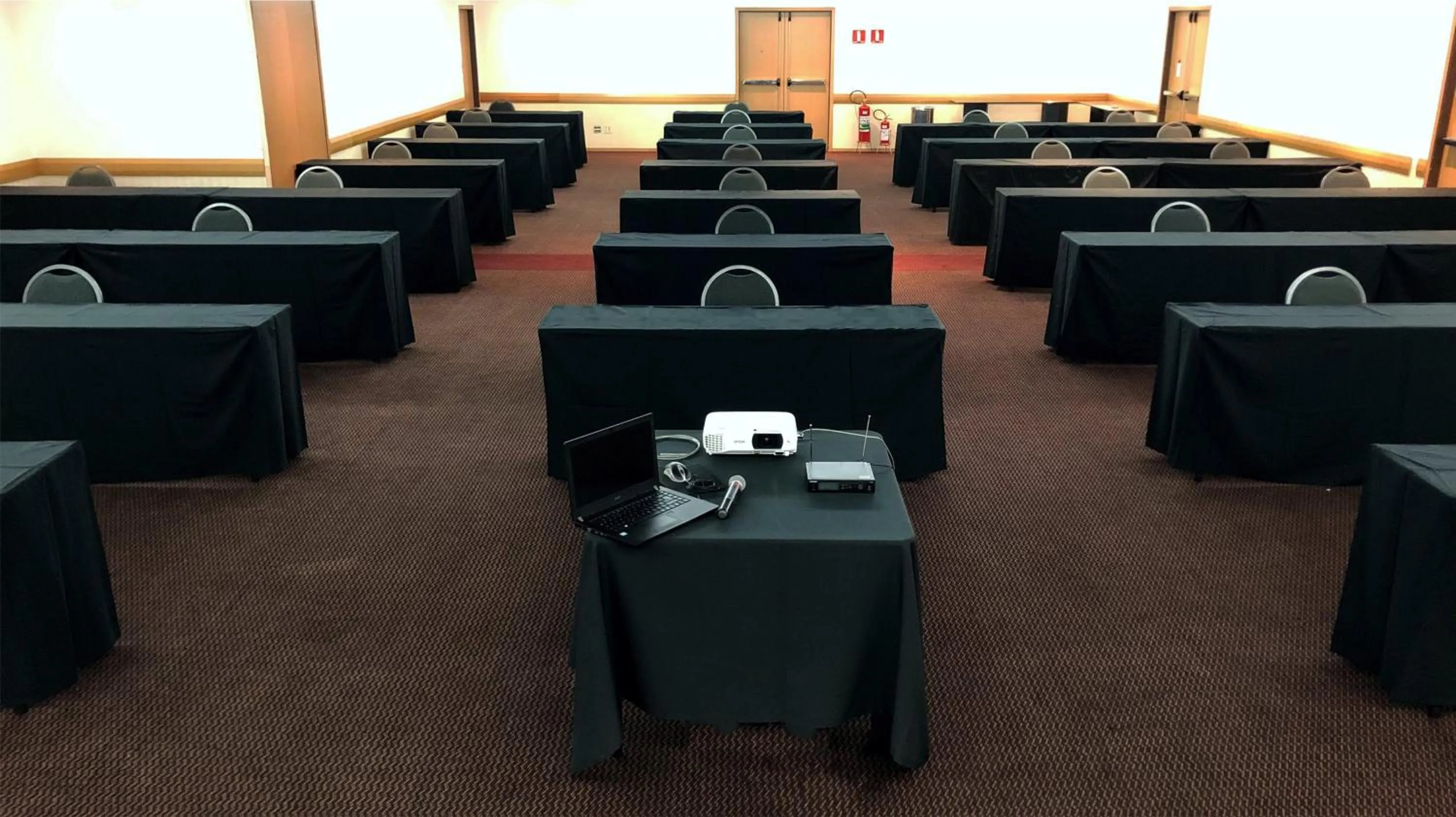 Meeting/conference room in Holiday Inn Sao Paulo Parque Anhembi by IHG