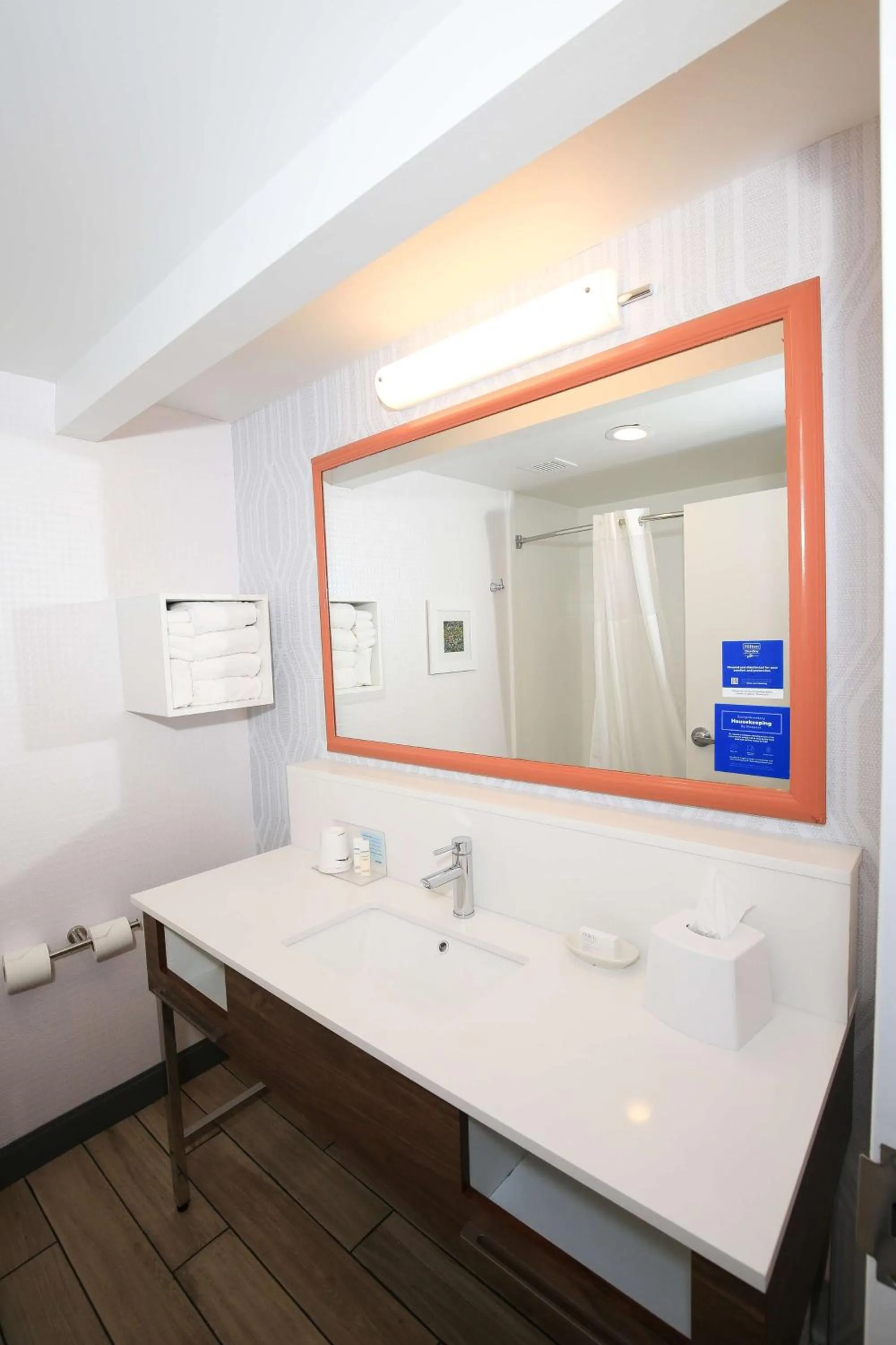 Bathroom in Hampton Inn Bordentown