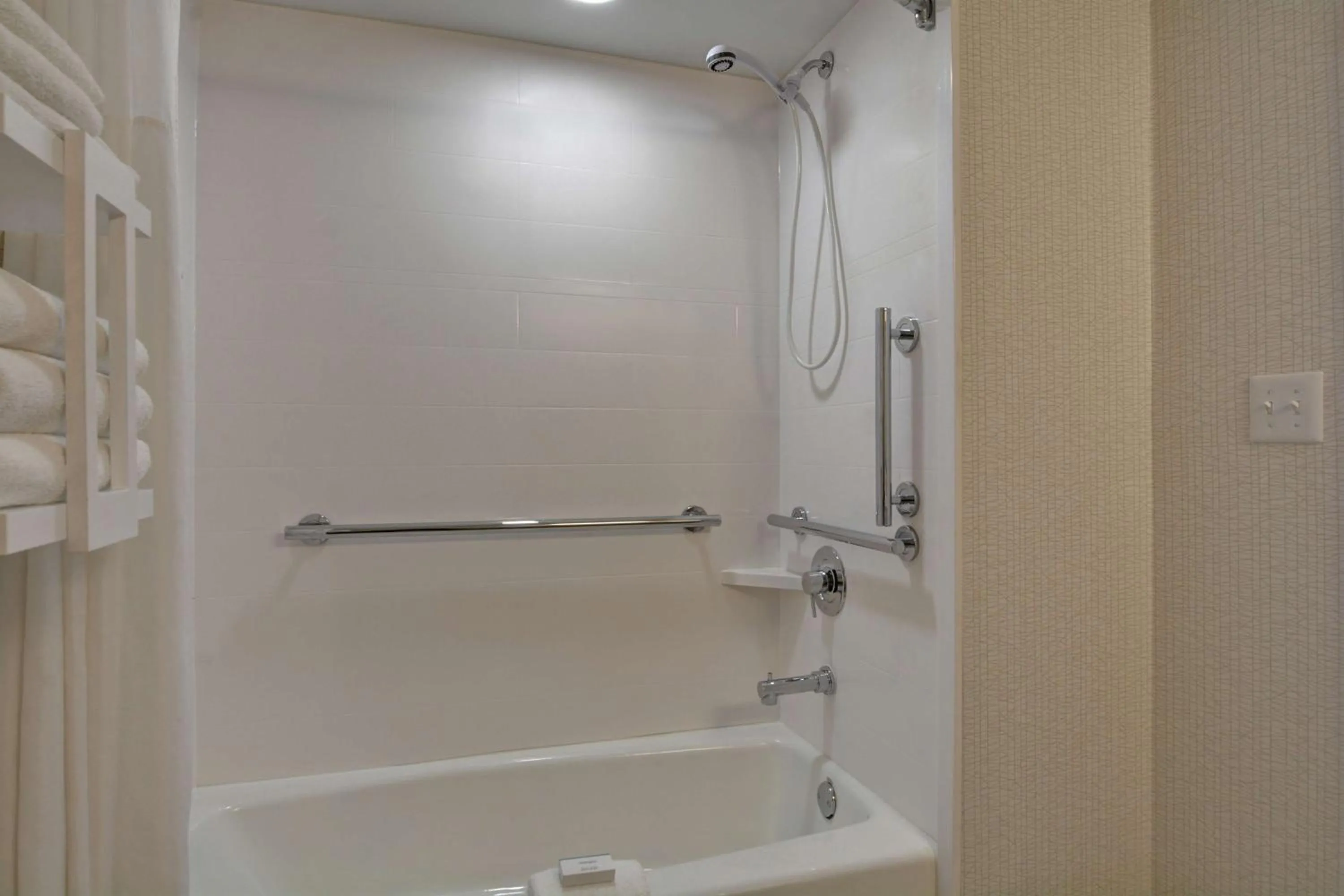 Bathroom in Hampton Inn Greenwood