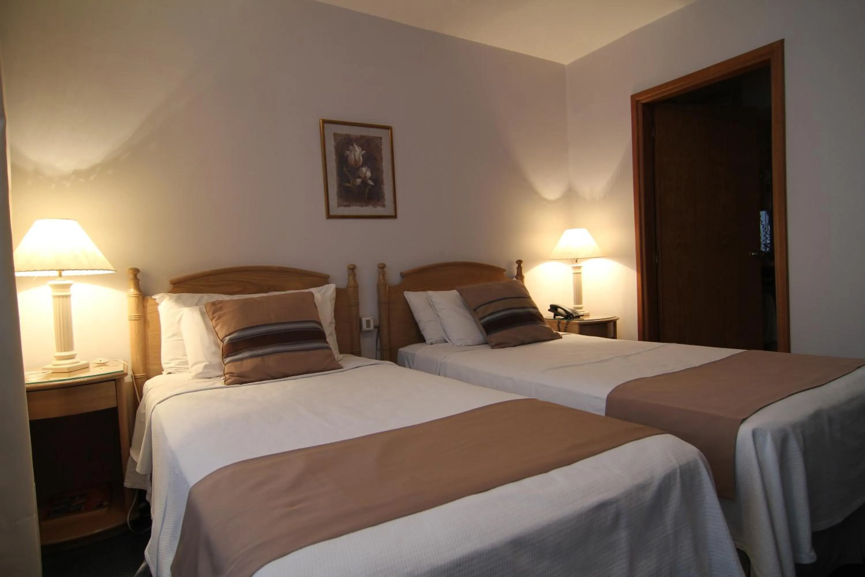 Bedroom, Bed in Crystal Palace Hotel