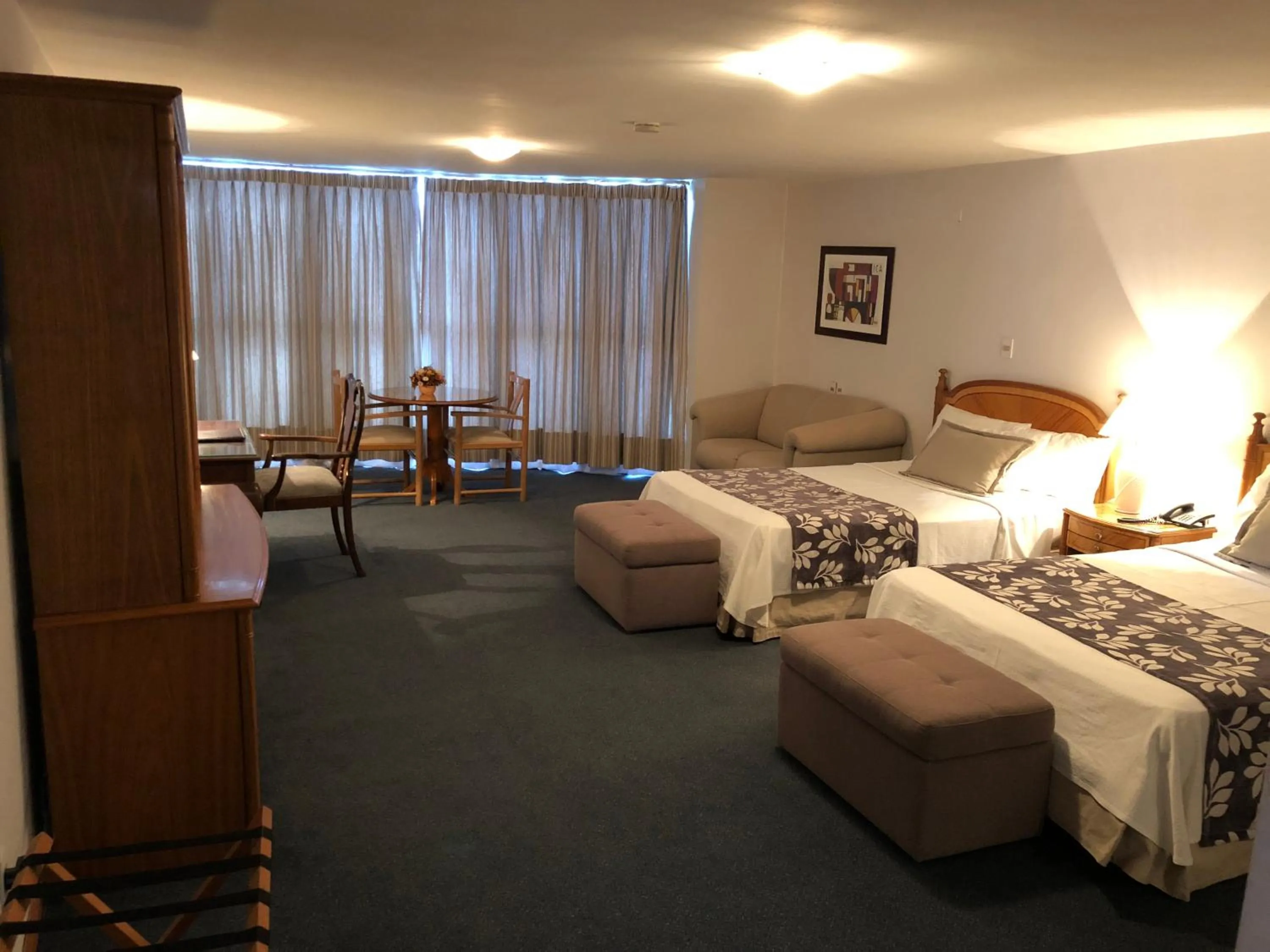 Bedroom, Bed in Crystal Palace Hotel