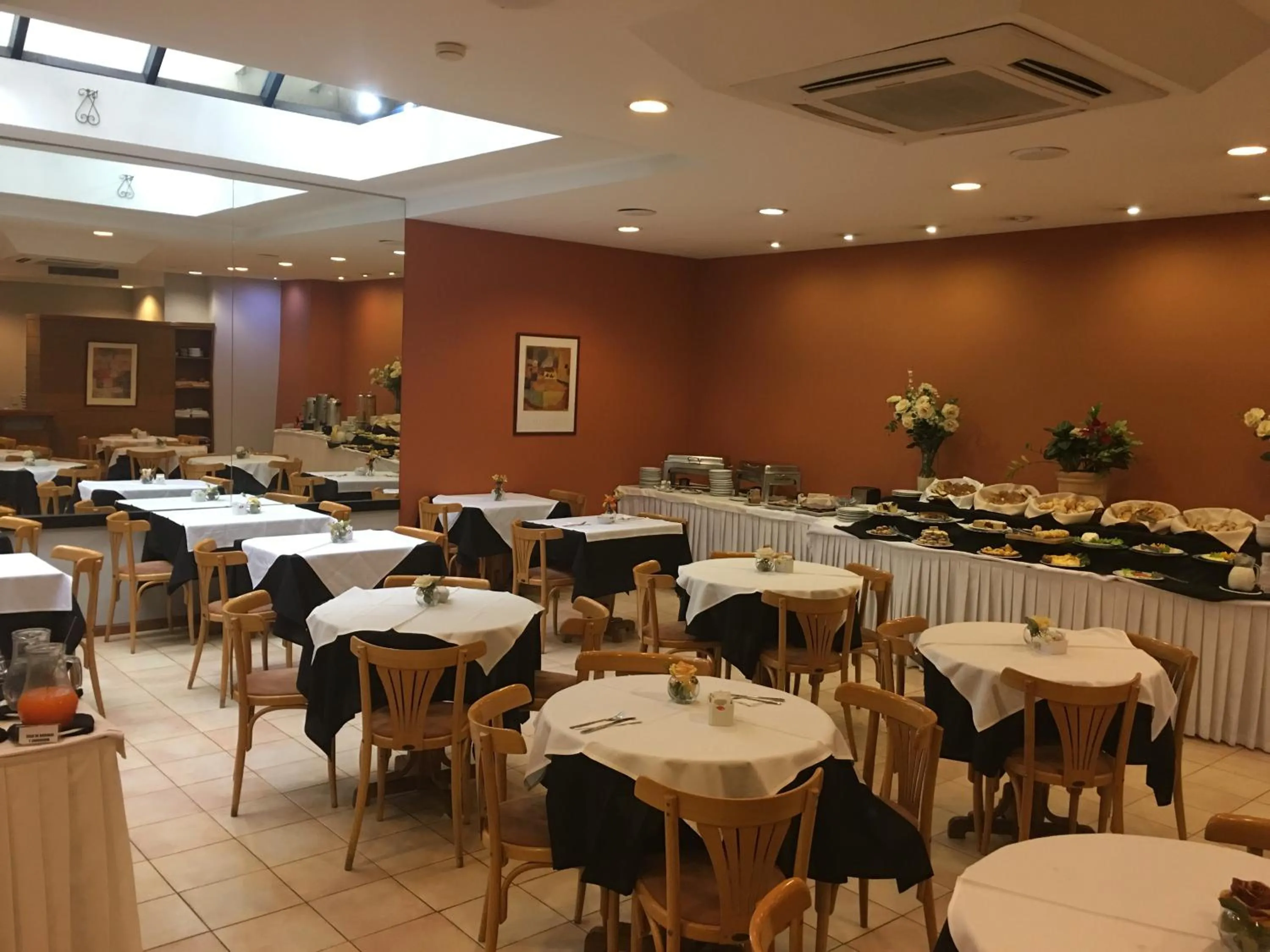 Lounge or bar in Crystal Palace Hotel