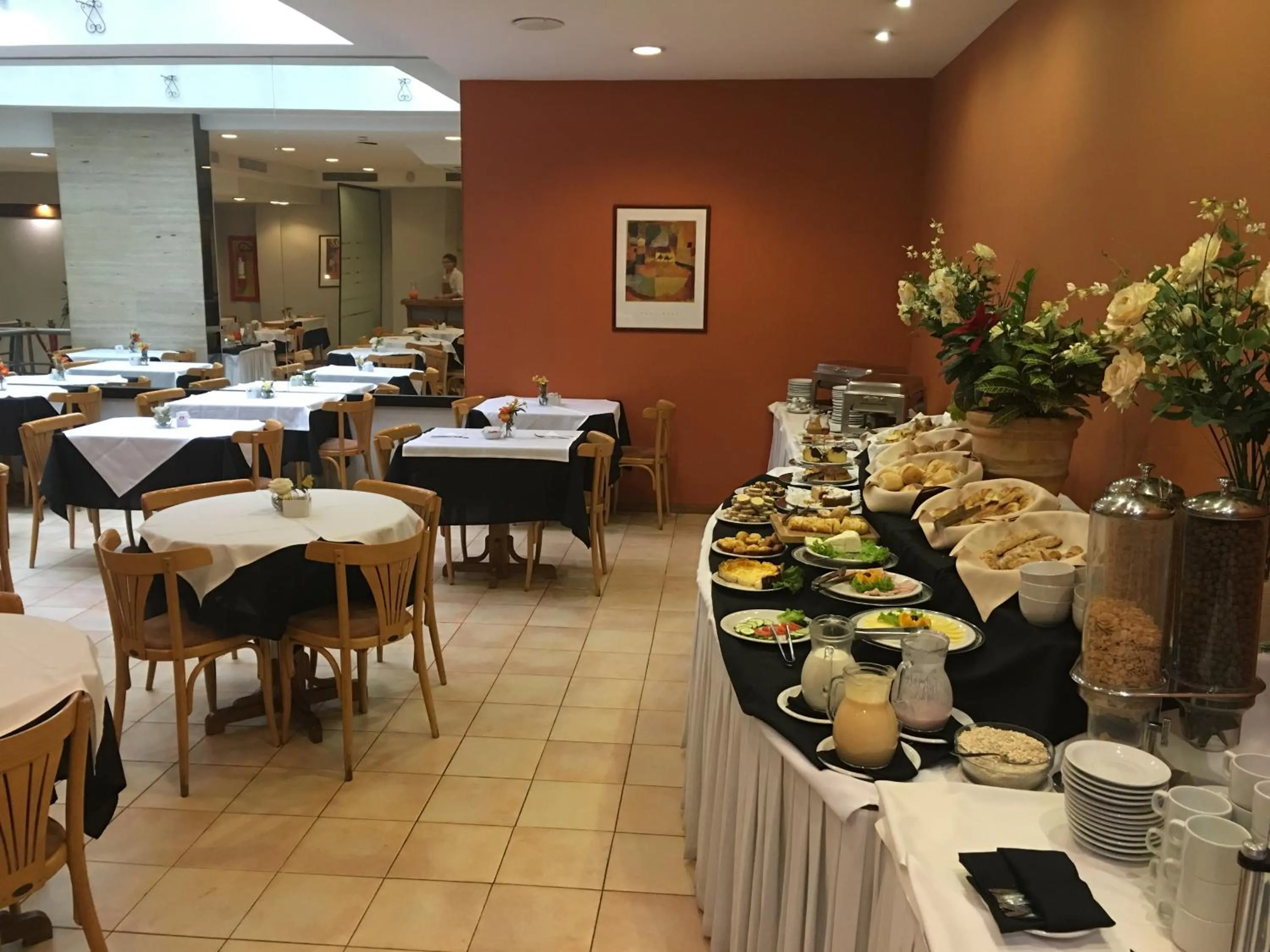 Buffet breakfast in Crystal Palace Hotel