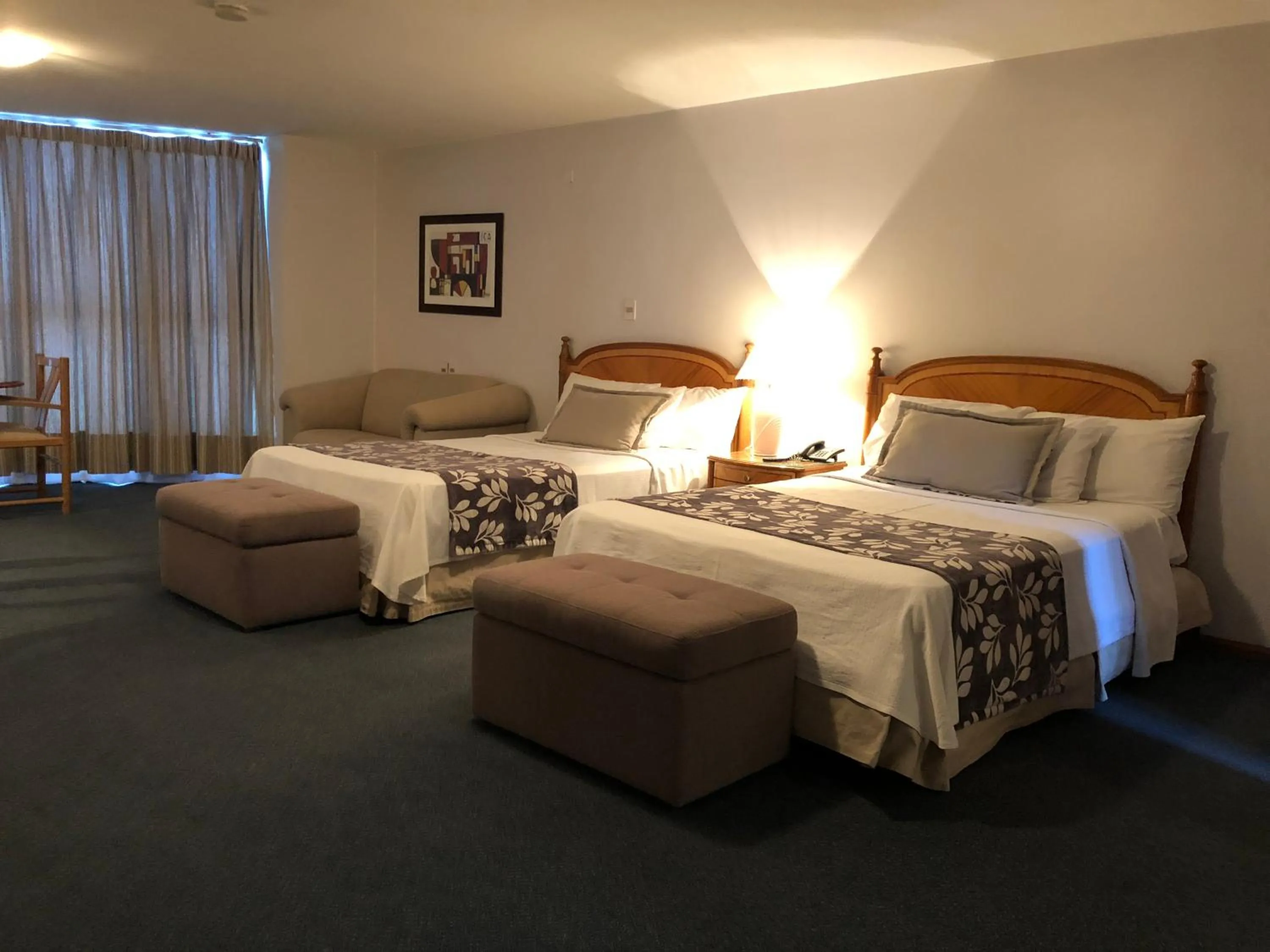 Bedroom, Bed in Crystal Palace Hotel