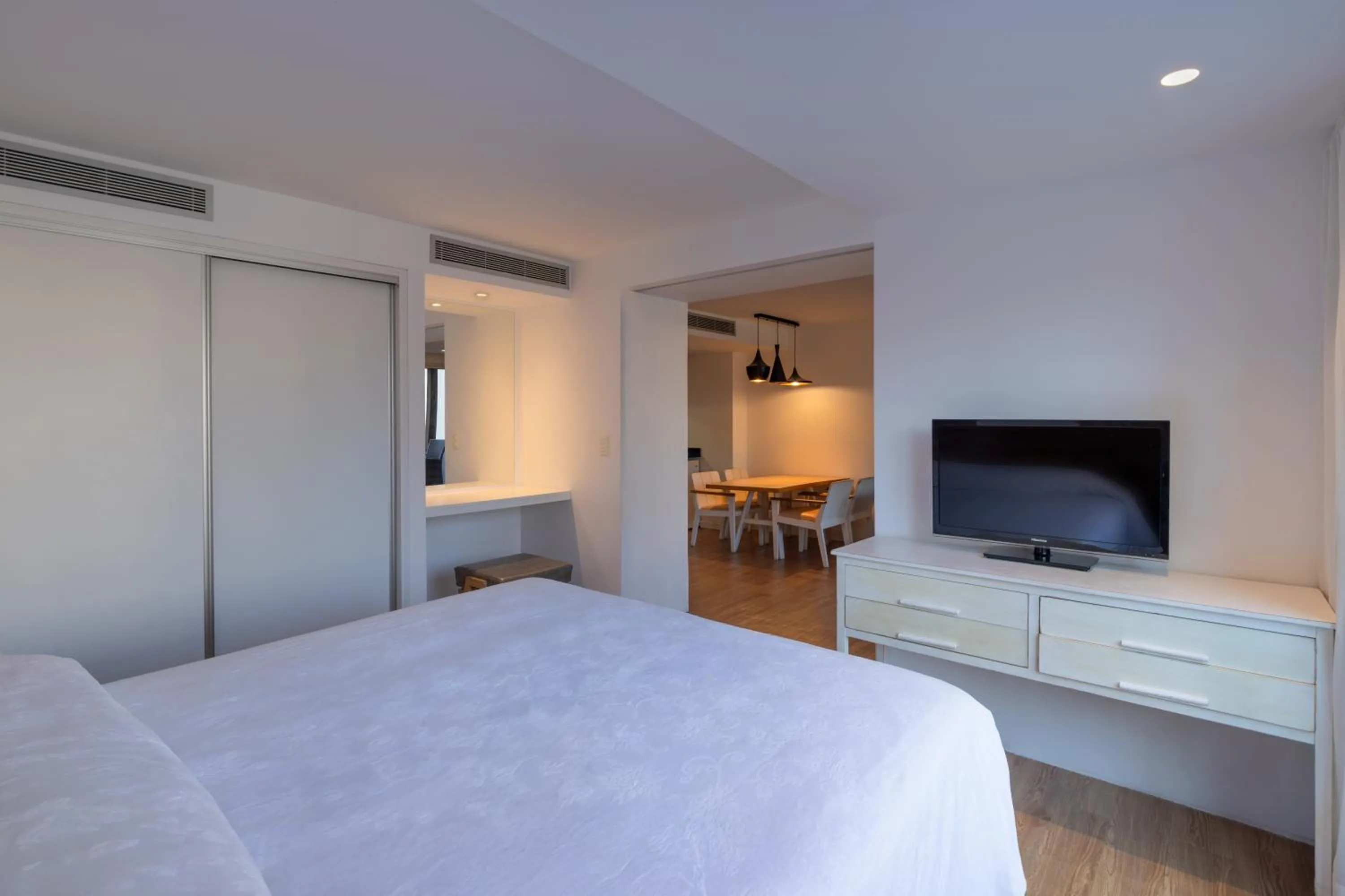 Bed in Golden Beach Resort & Spa