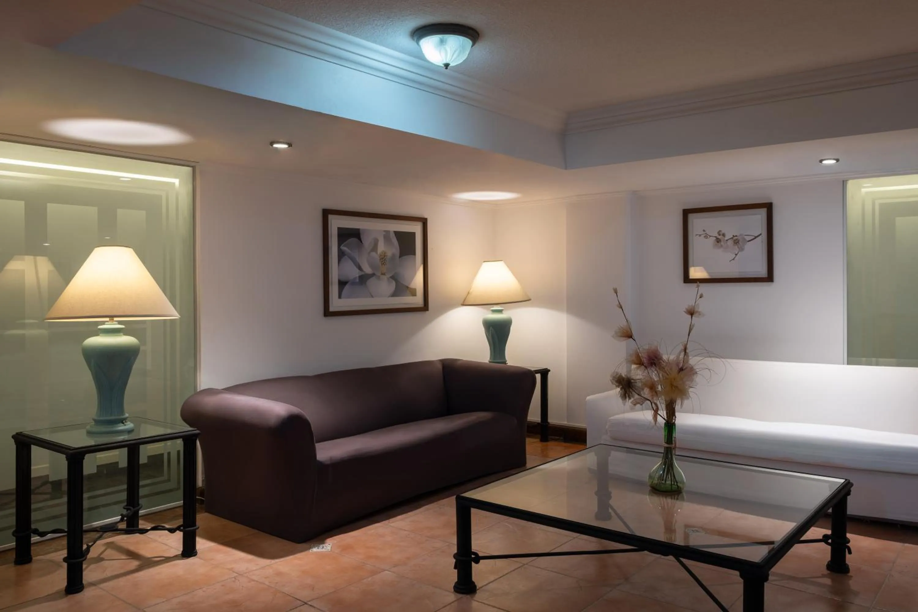 Communal lounge/ TV room in Golden Beach Resort & Spa