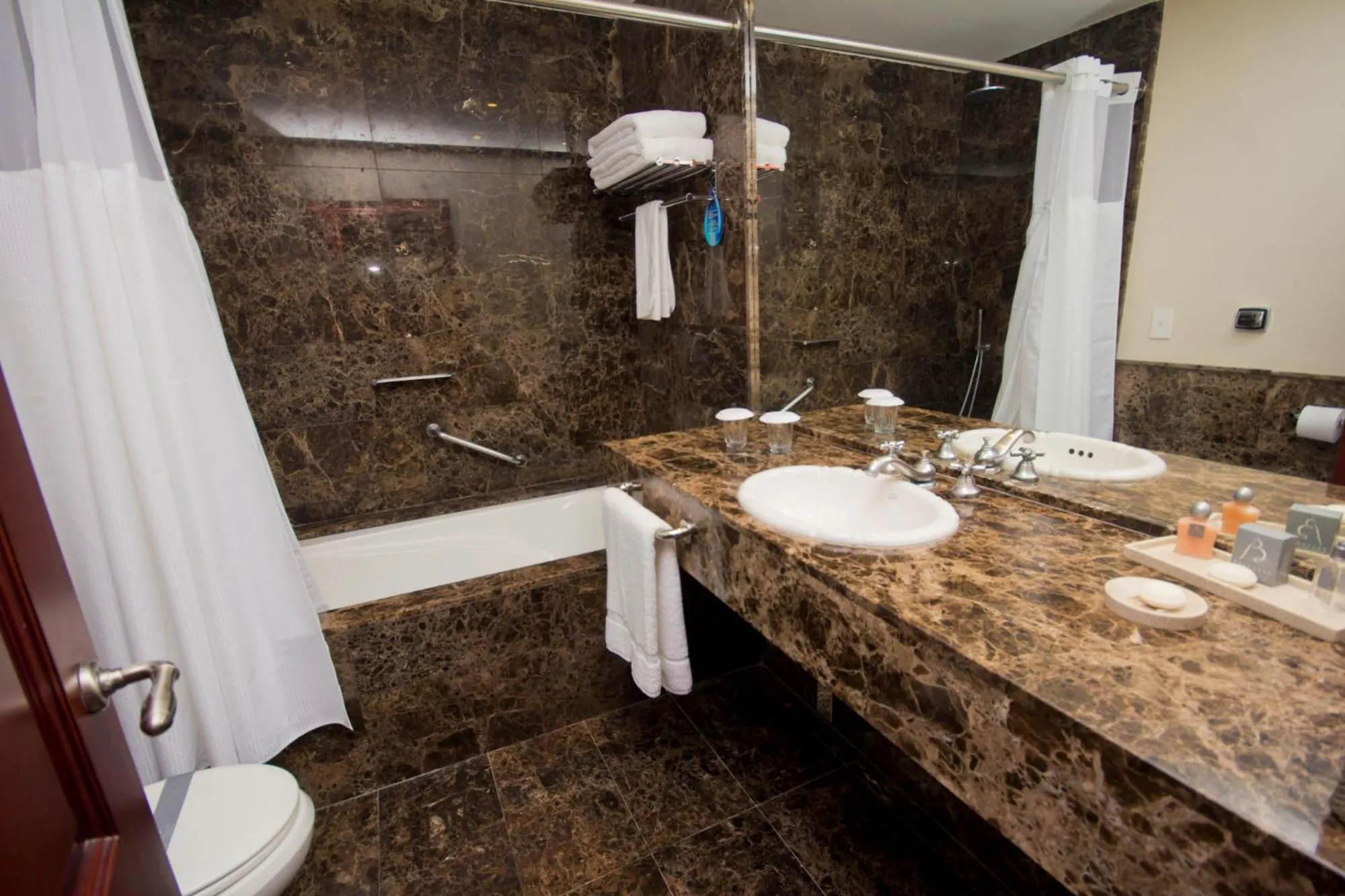 Bathroom in Barradas Parque Hotel & Spa