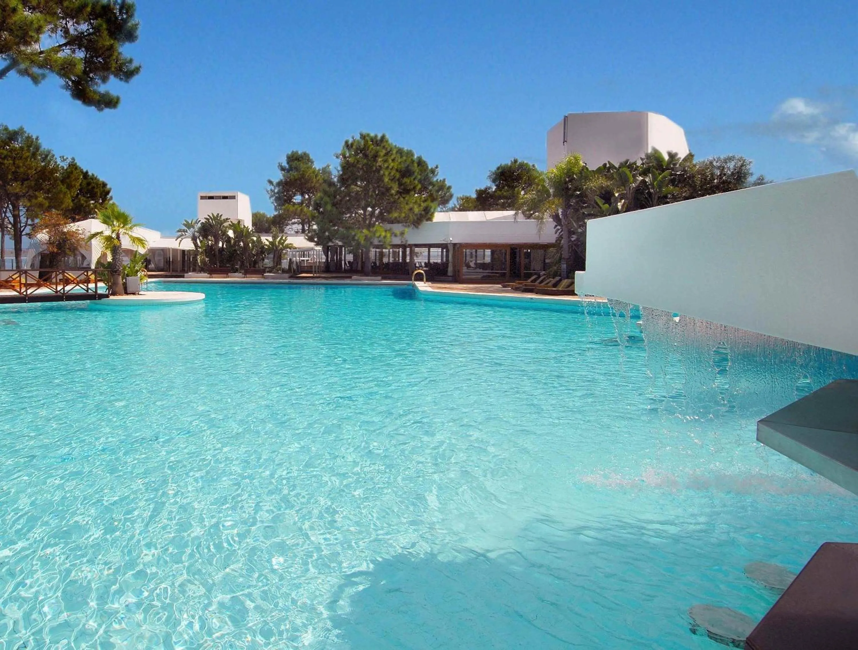 Swimming pool in Hotel del Lago Golf & Art Resort