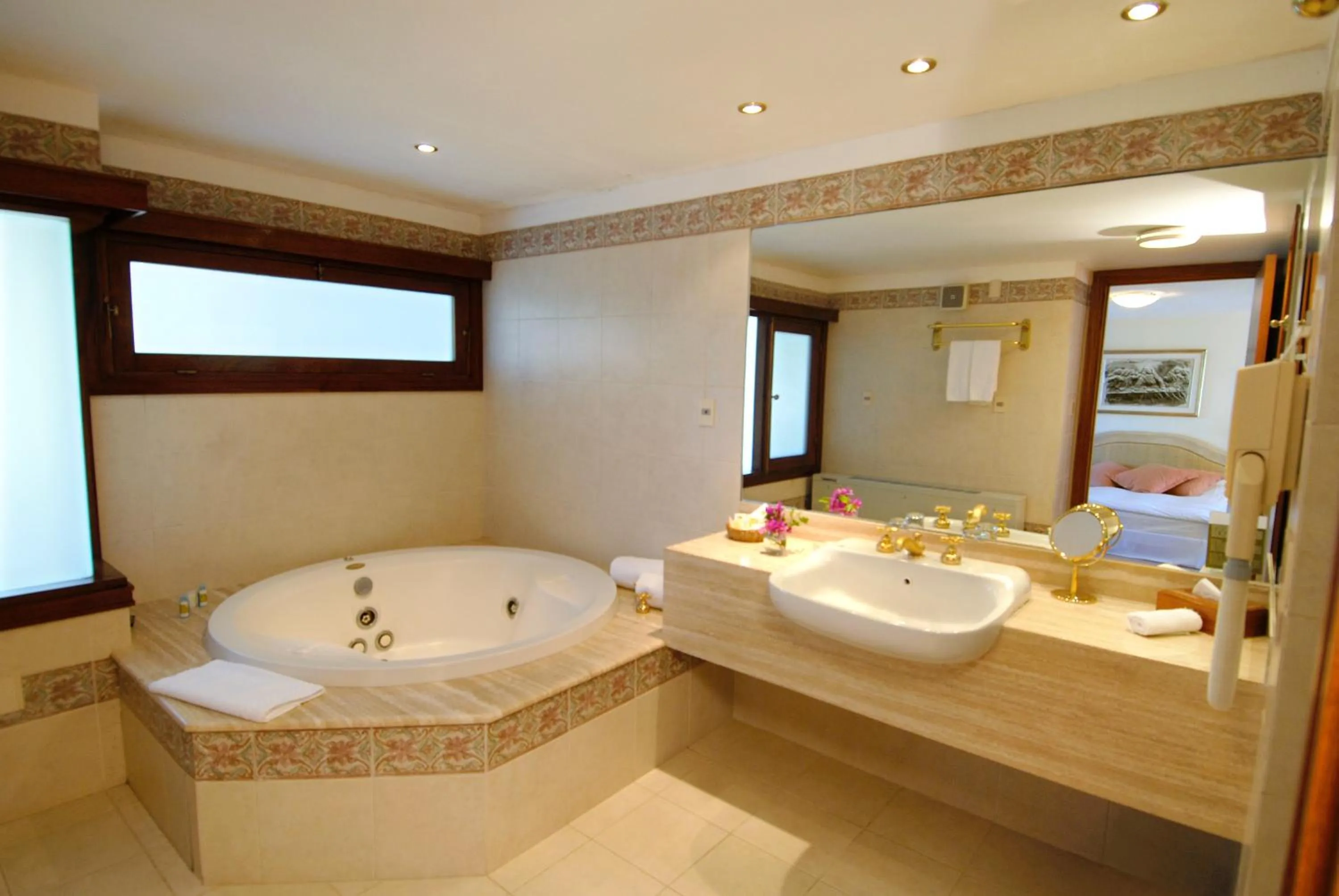 Bathroom in Hotel del Lago Golf & Art Resort
