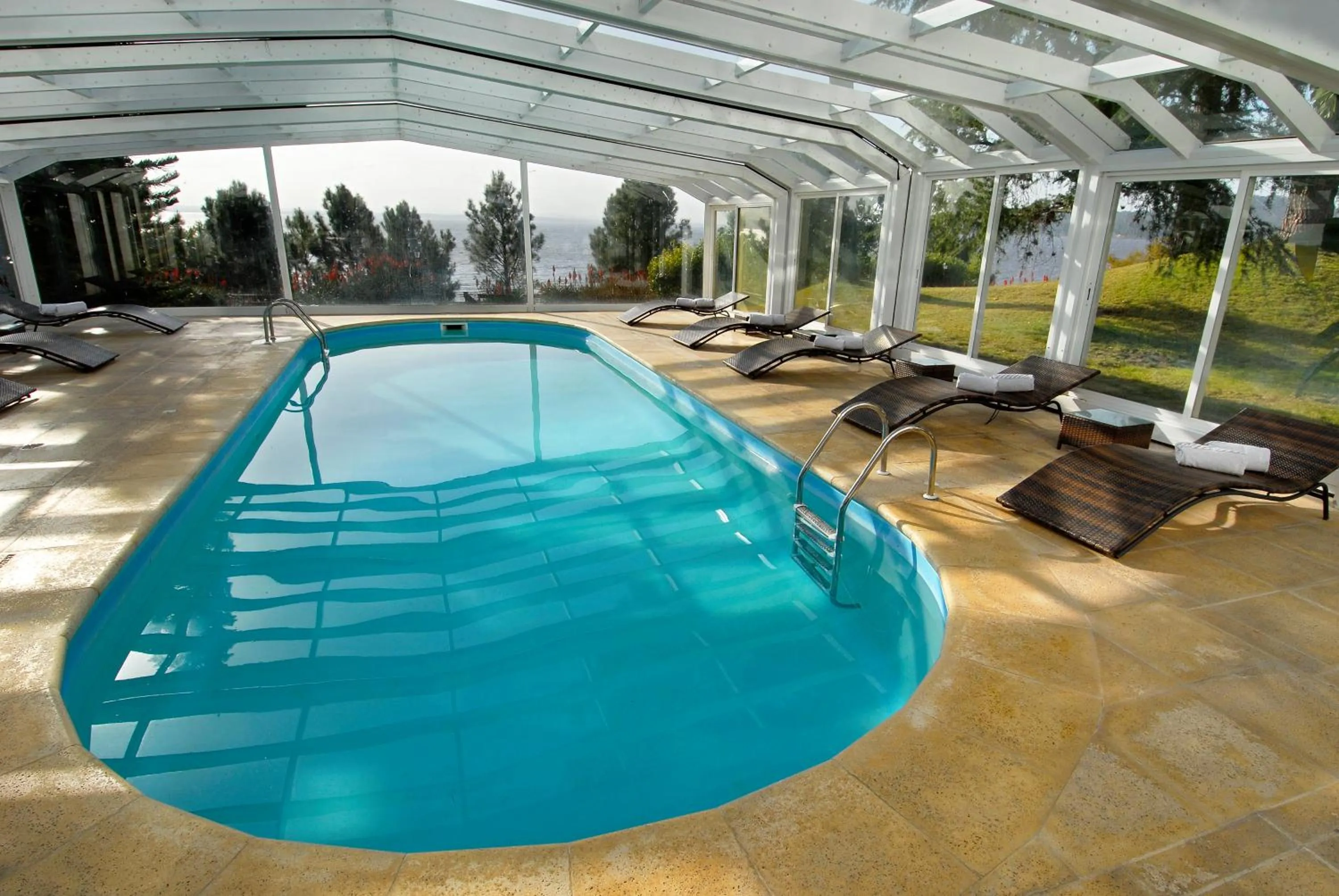 Swimming pool in Hotel del Lago Golf & Art Resort