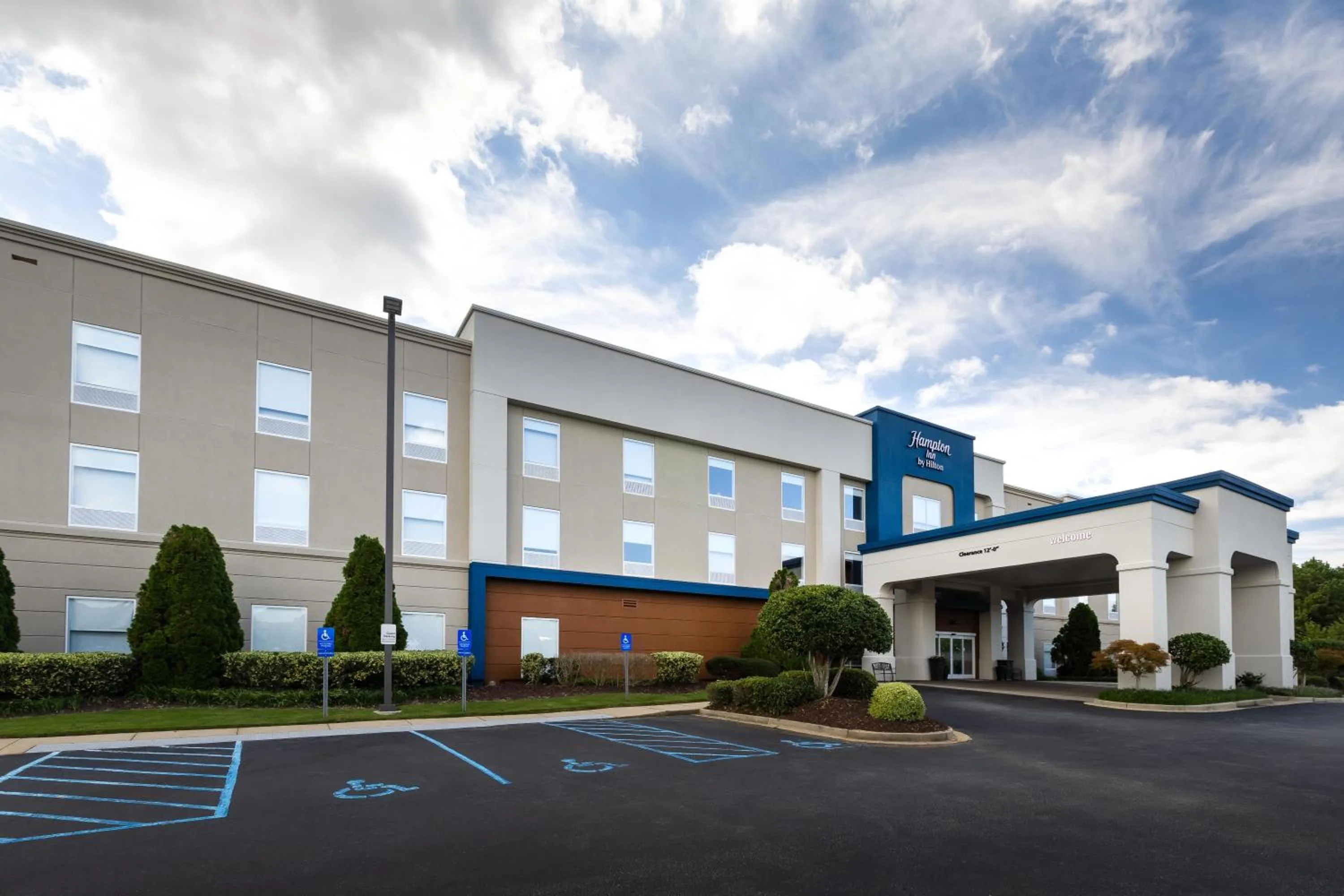 Property building in Hampton Inn Easley