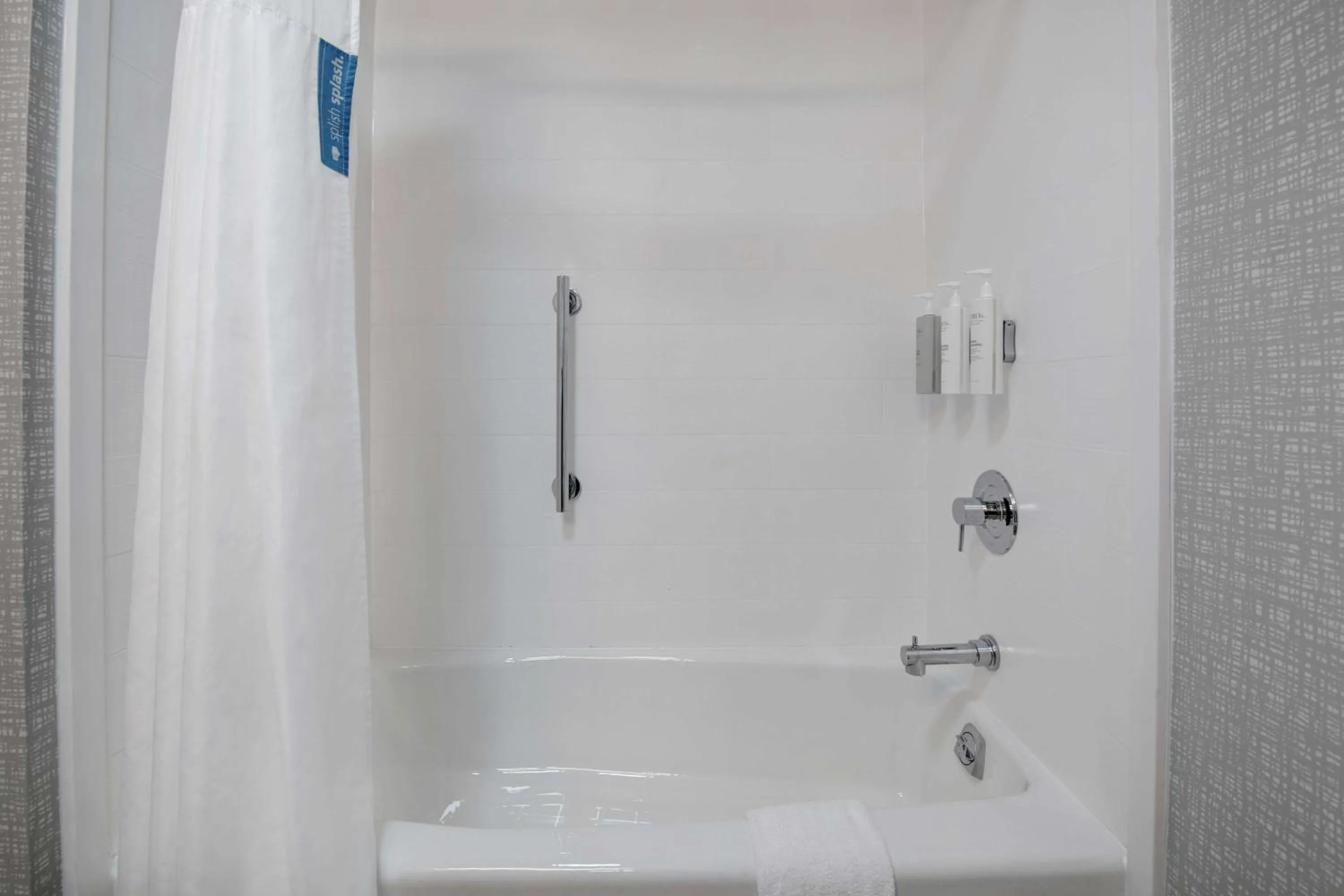 Bathroom in Hampton Inn Easley