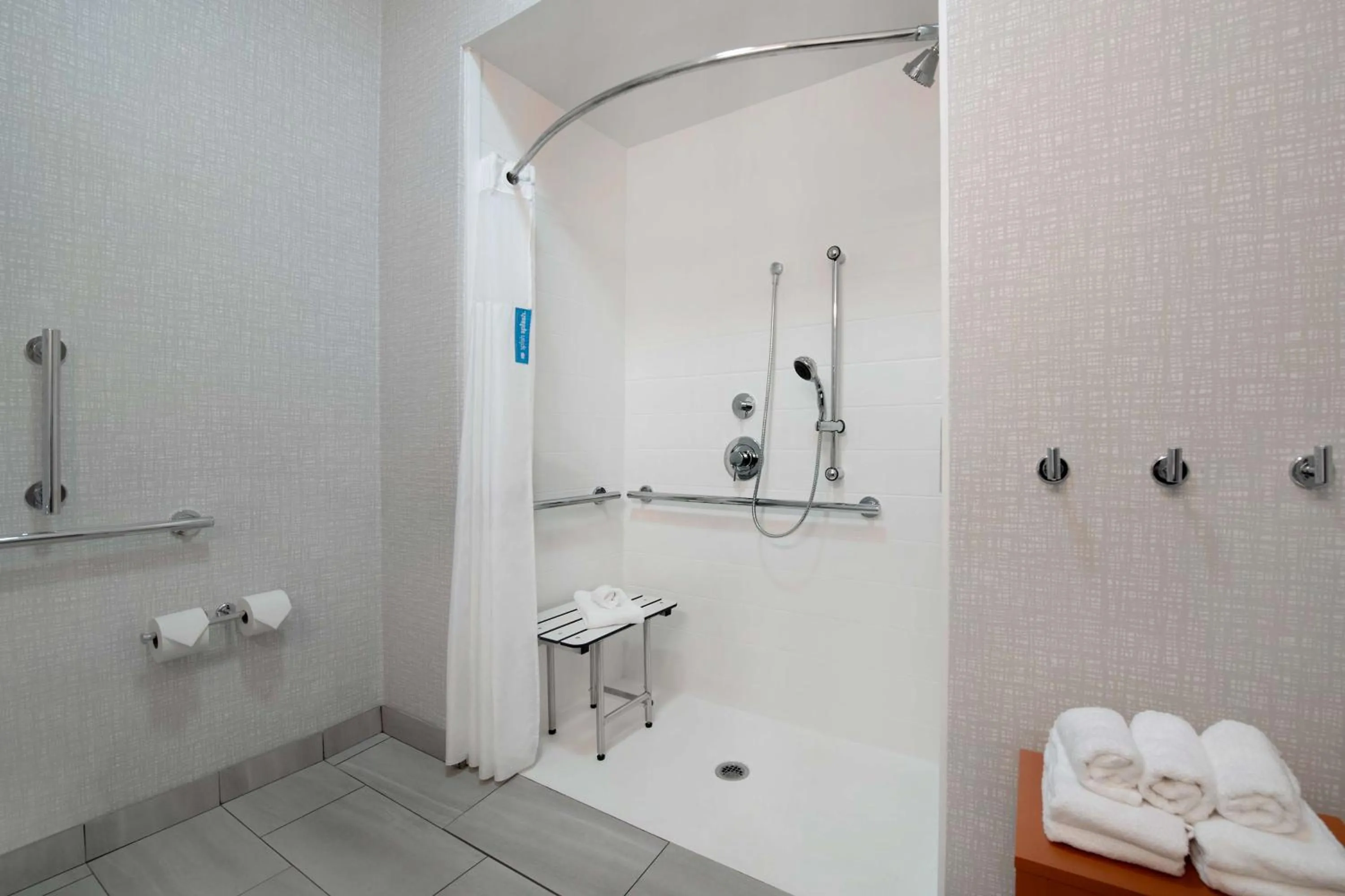 Bathroom in Hampton Inn Easley