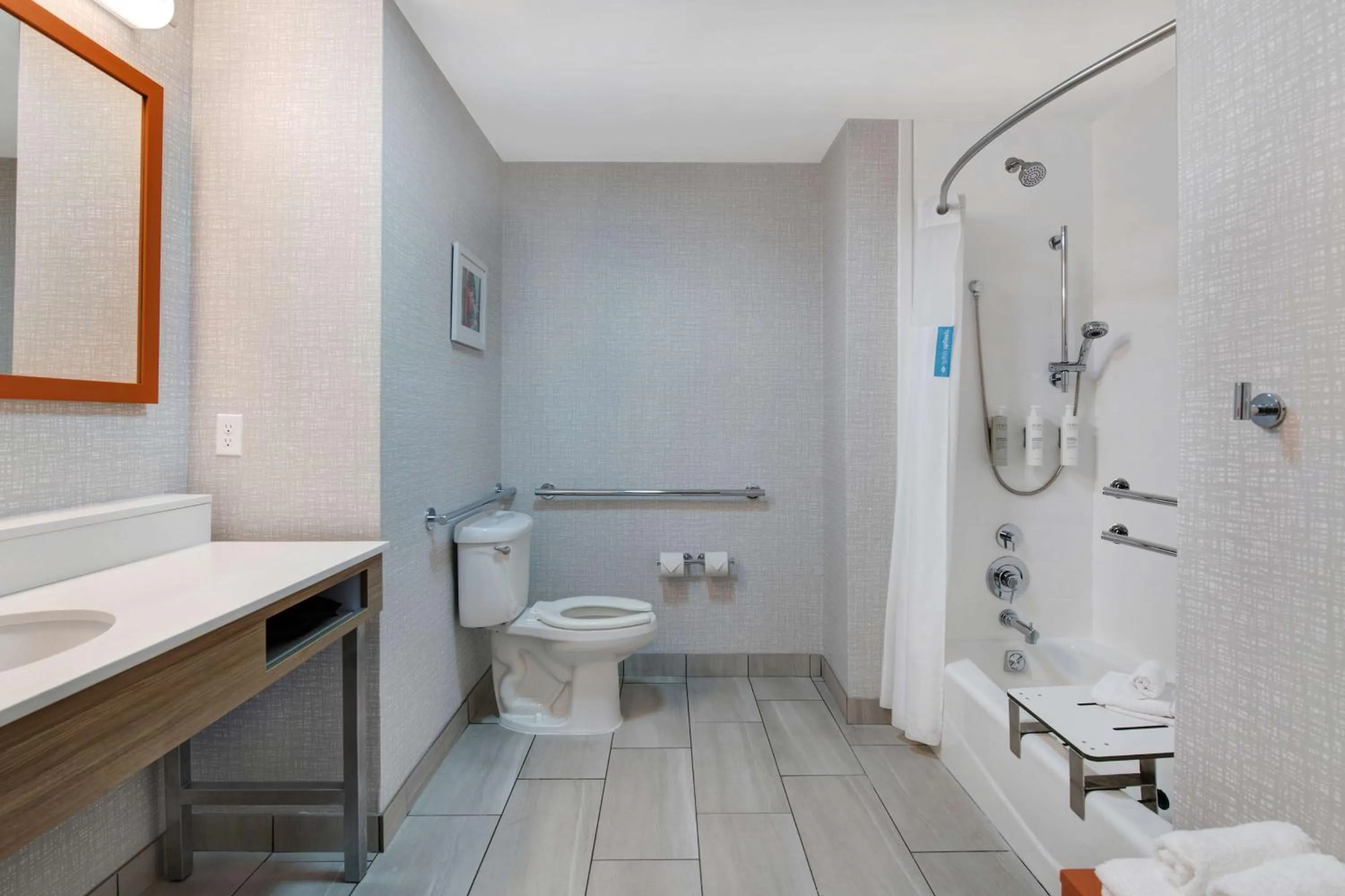 Bathroom in Hampton Inn Easley