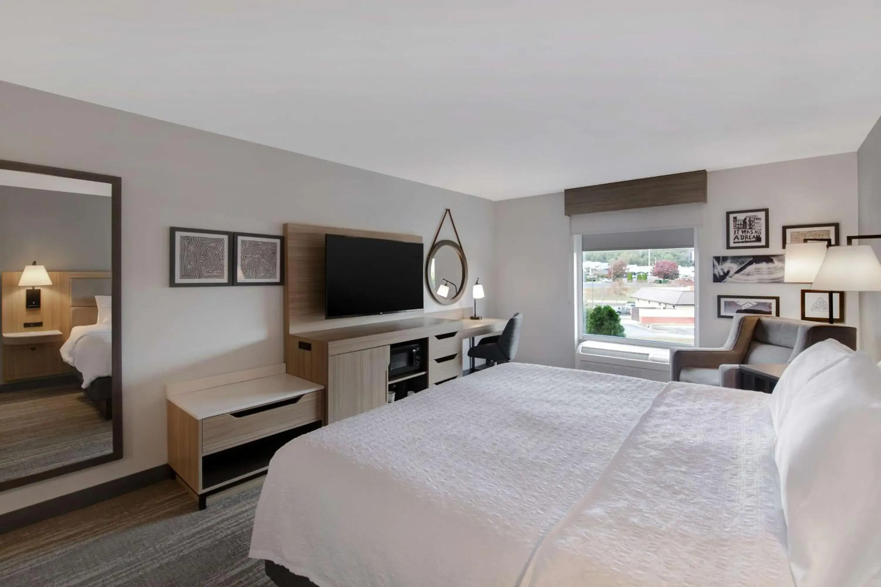 King Room with King Bed - Non-Smoking in Hampton Inn Easley King Room with King Bed - Non-Smoking in Hampton Inn Easley