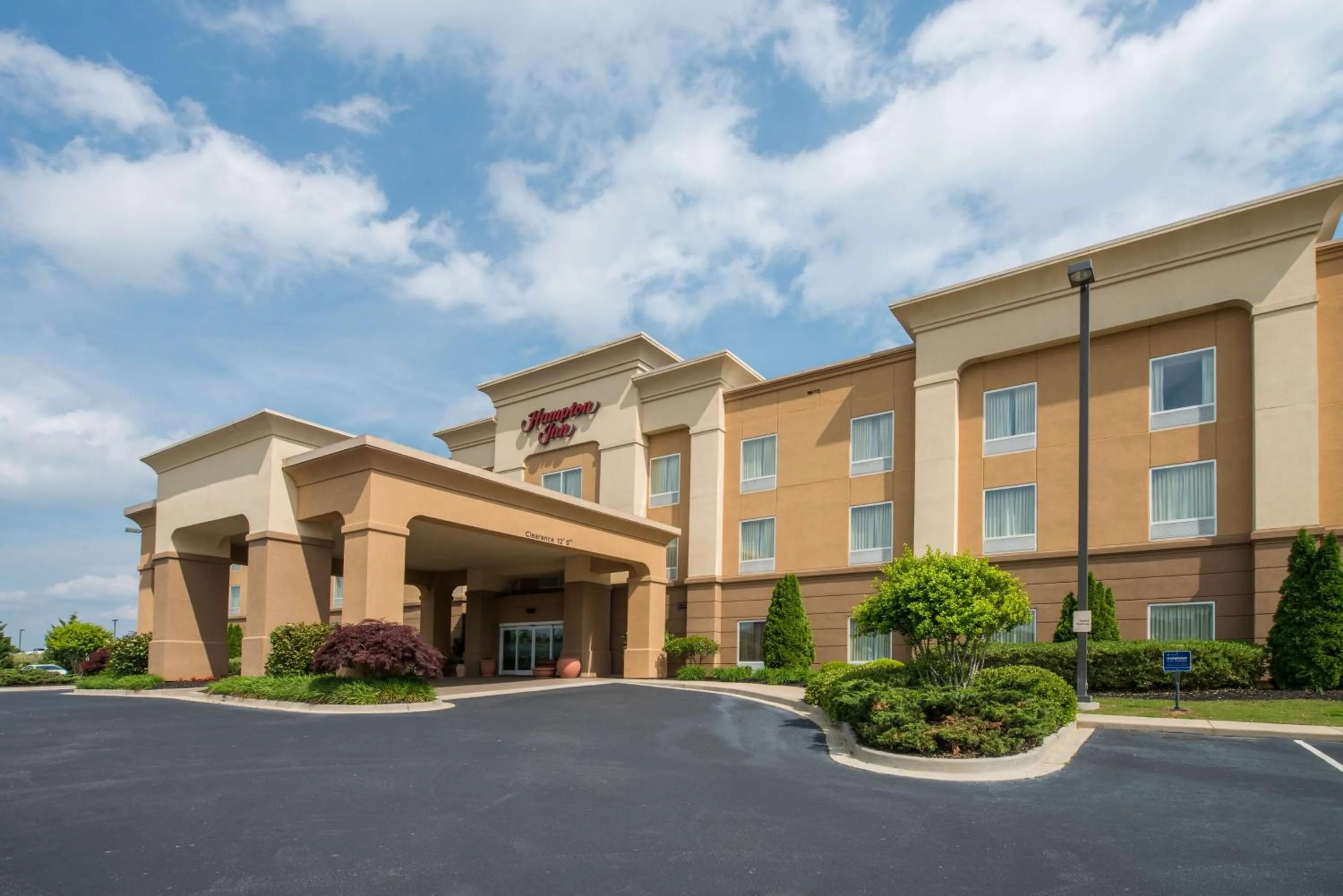 Property building in Hampton Inn Easley