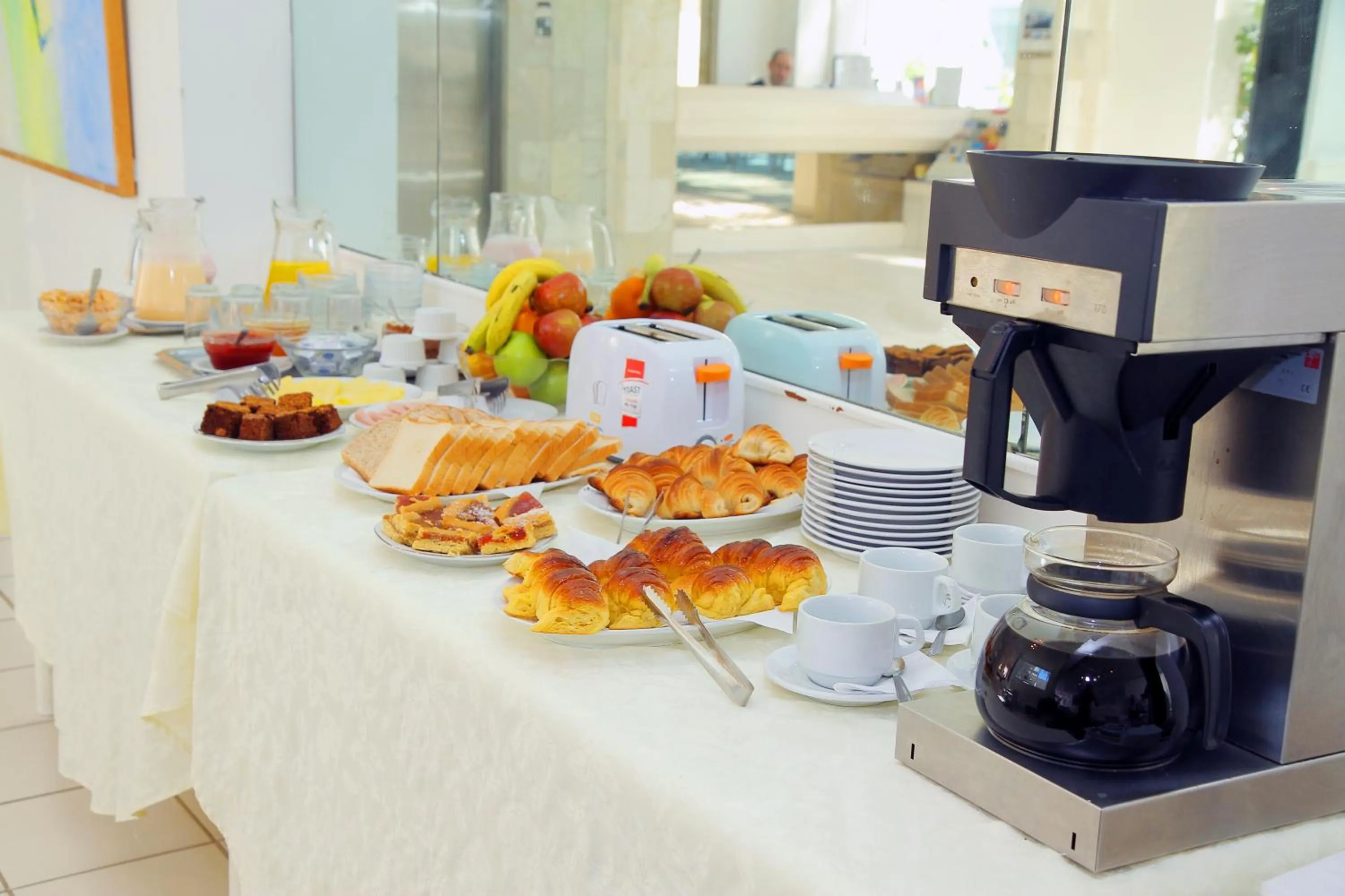 Coffee/tea facilities in Aqua Hotel