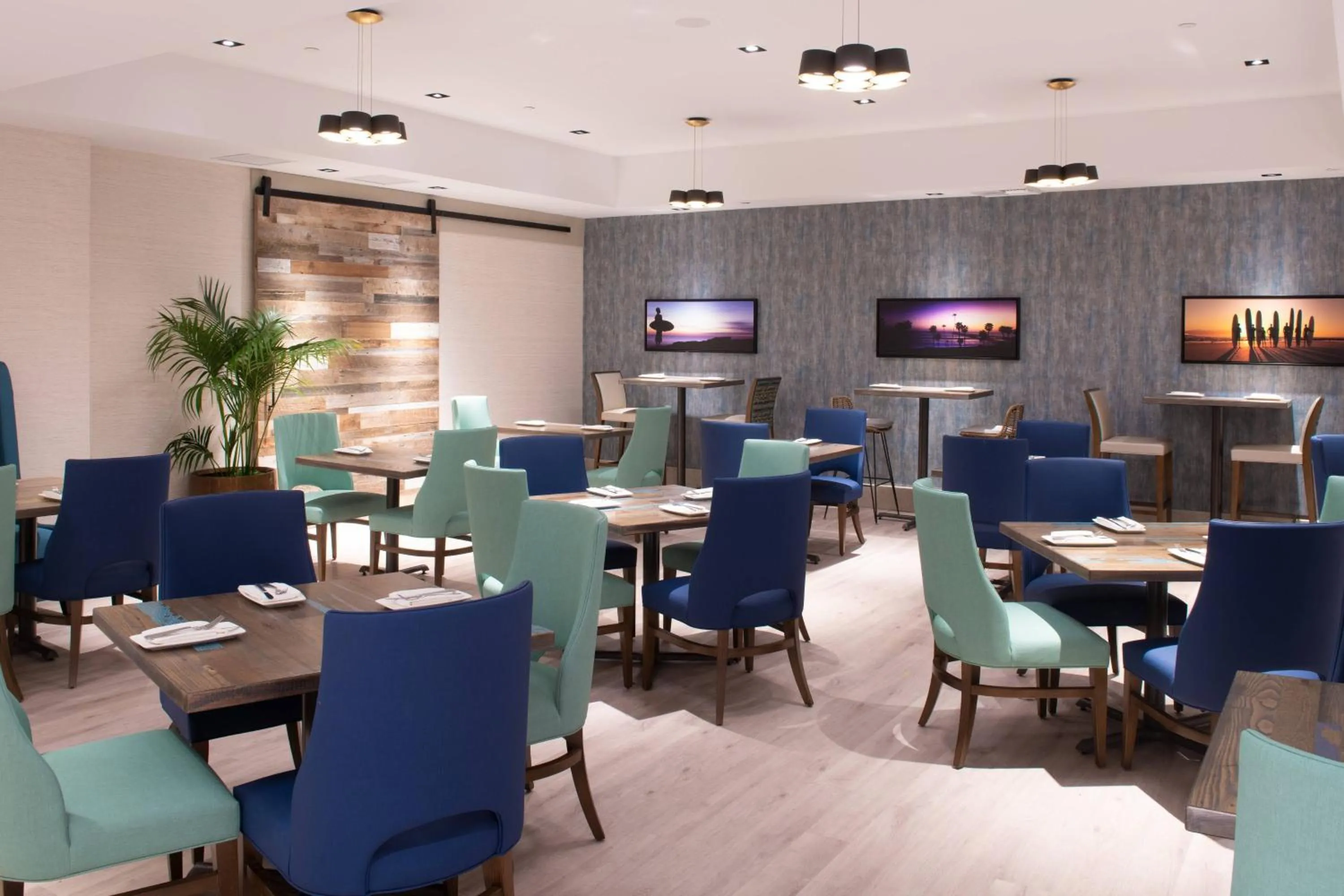 Restaurant/places to eat in Renaissance Newport Beach Hotel