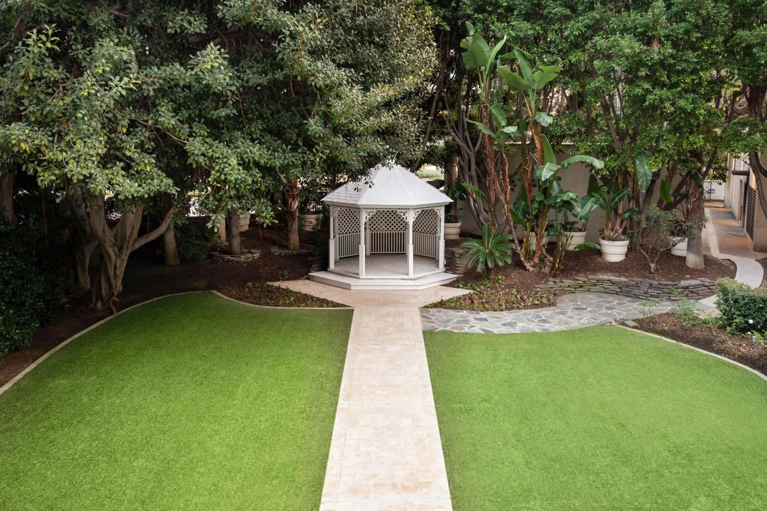 Meeting/conference room in Renaissance Newport Beach Hotel