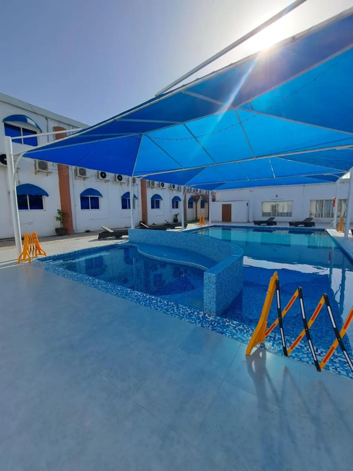 Swimming pool in Sharjah International Airport Hotel