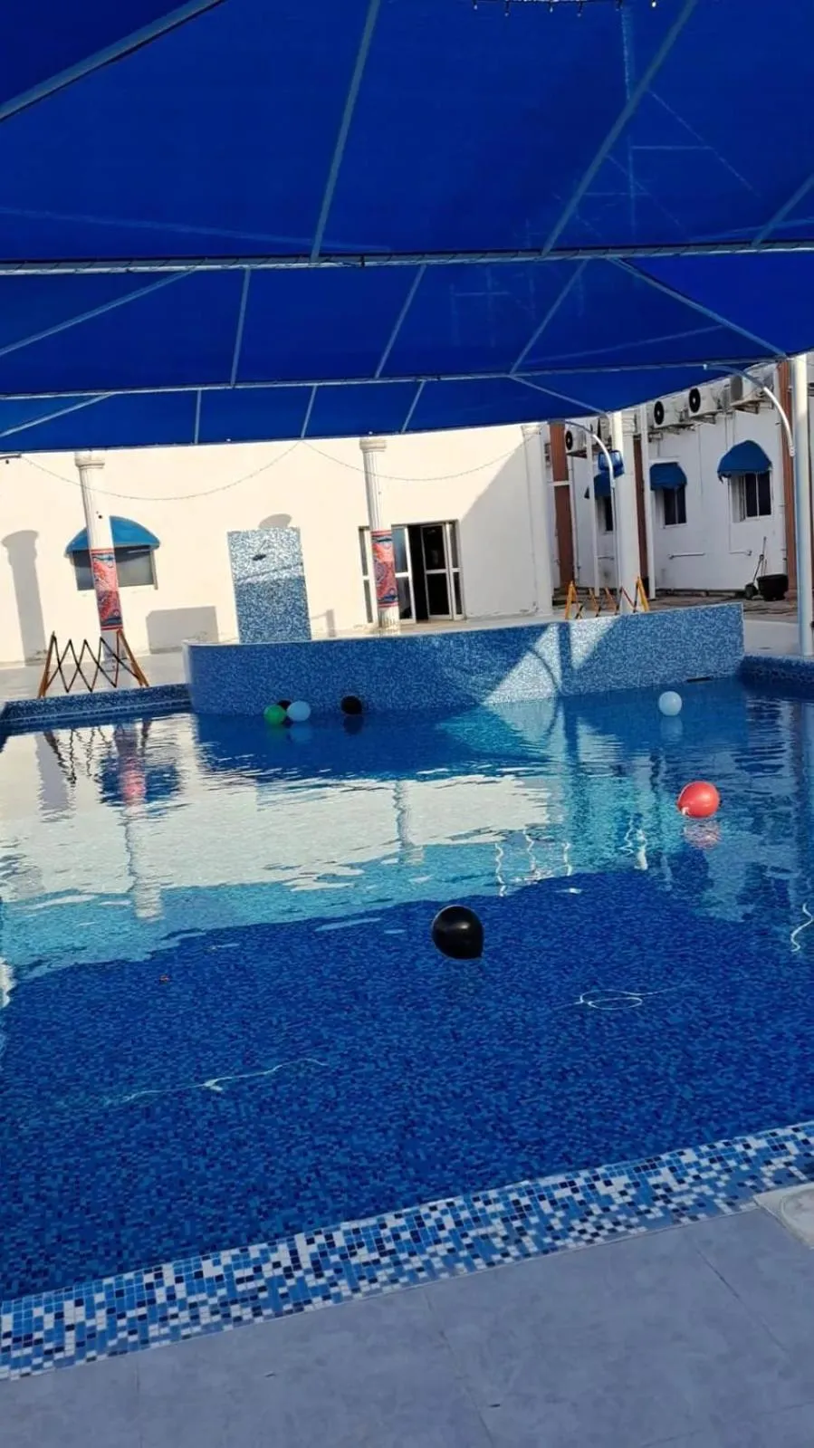 Swimming pool in Sharjah International Airport Hotel